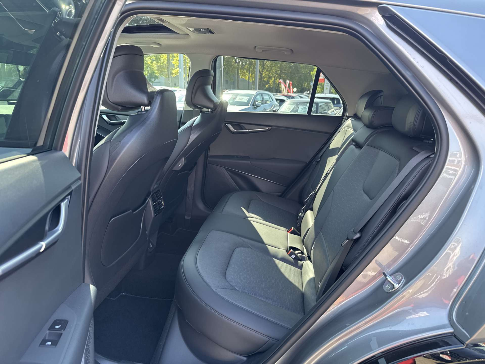 listing desktop thumbnail image 5