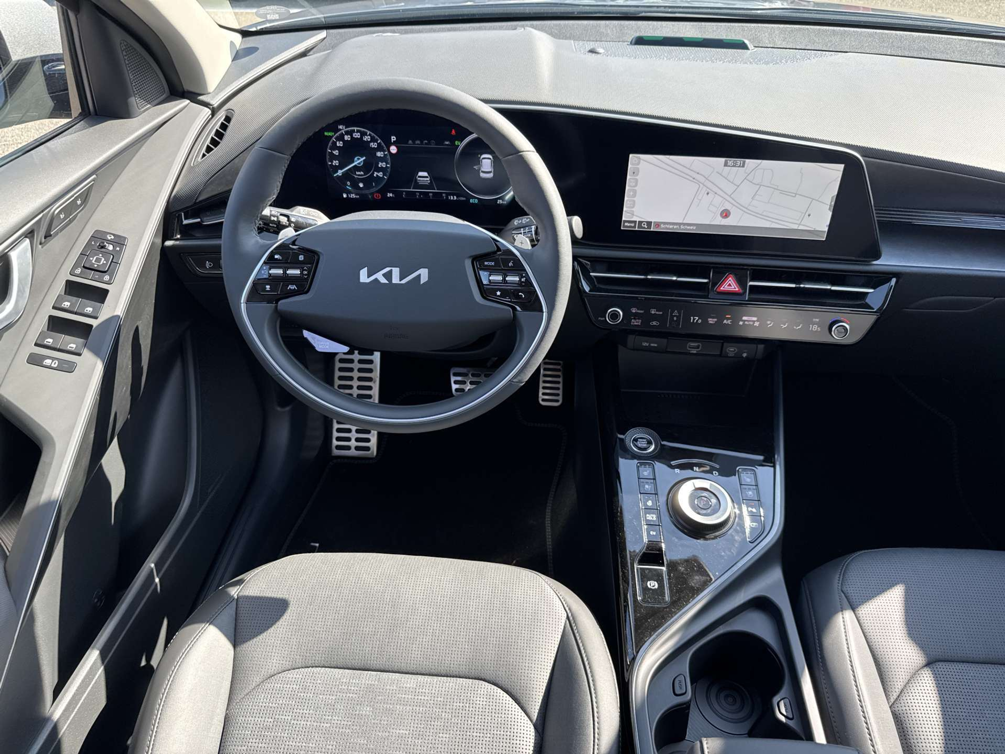 listing desktop thumbnail image 3