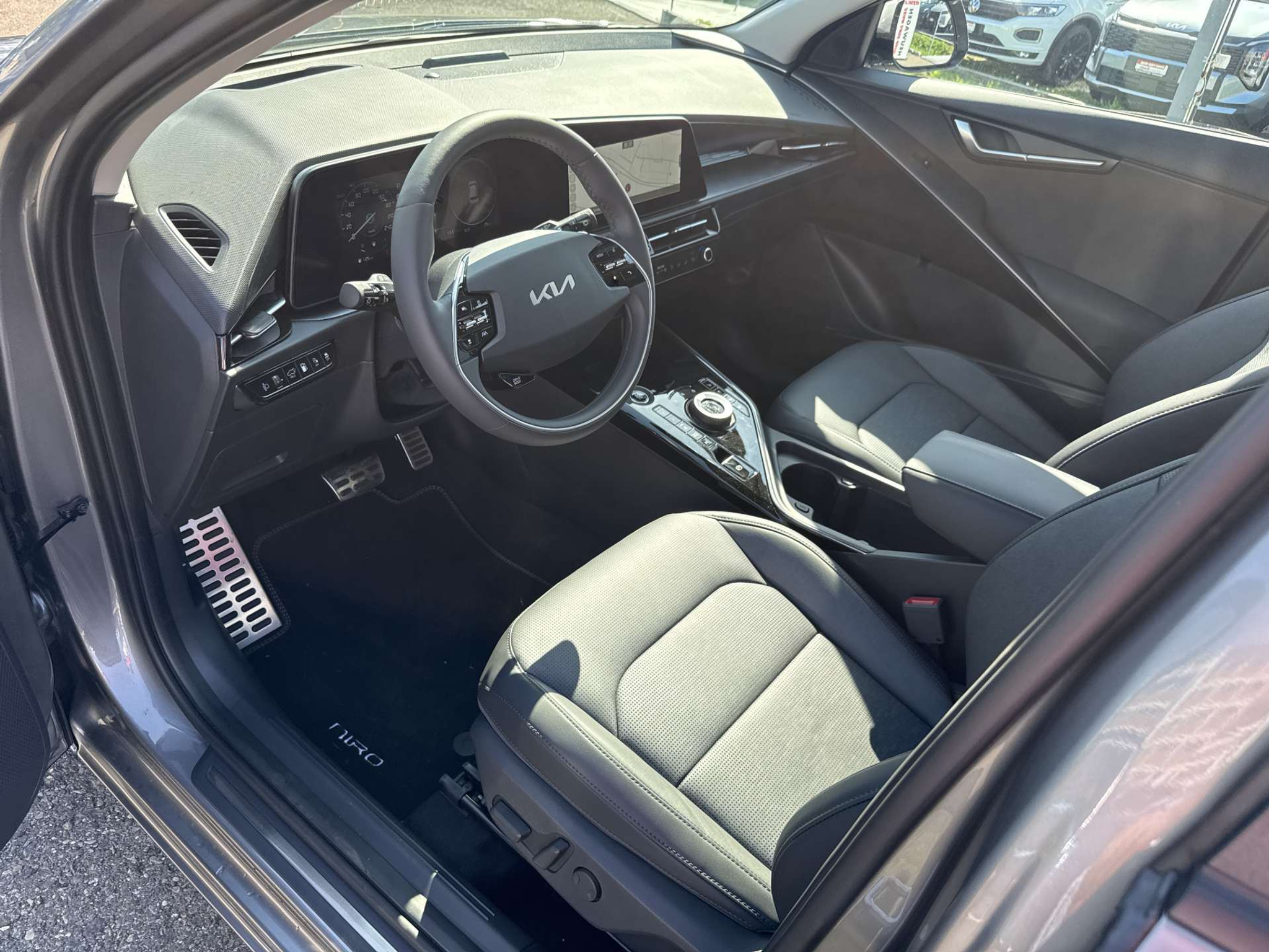 listing desktop thumbnail image 4