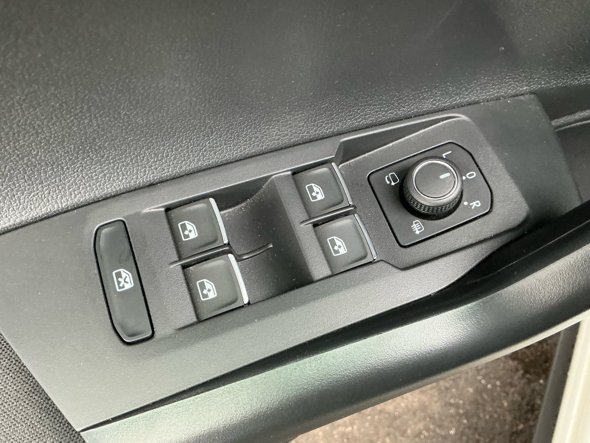 listing desktop thumbnail image 23