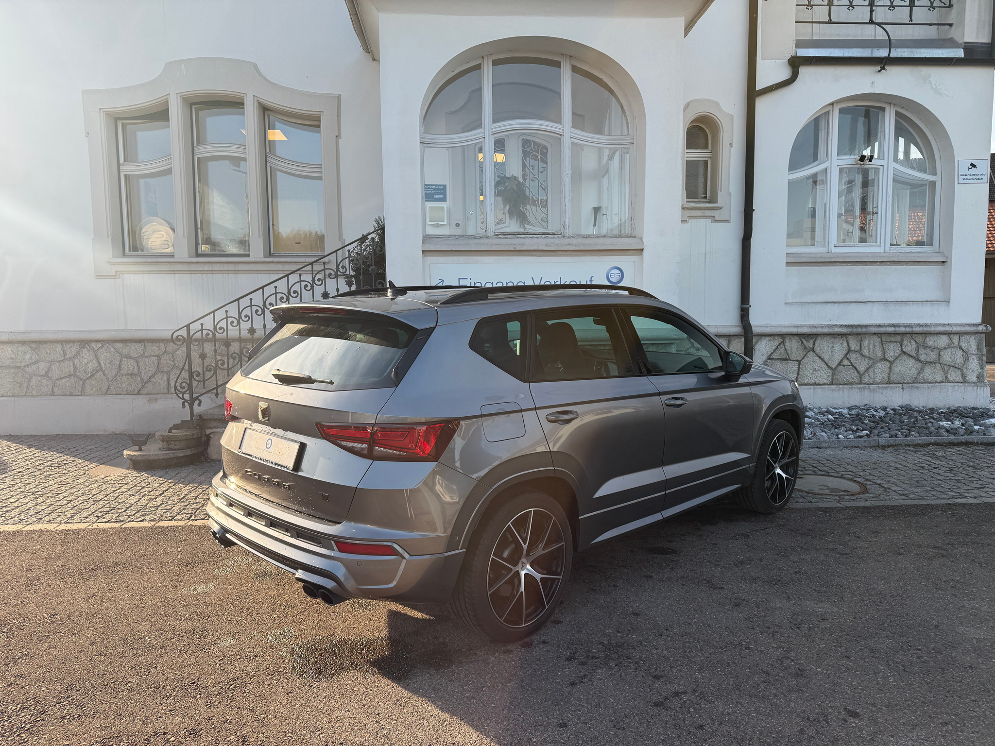 listing desktop thumbnail image 2