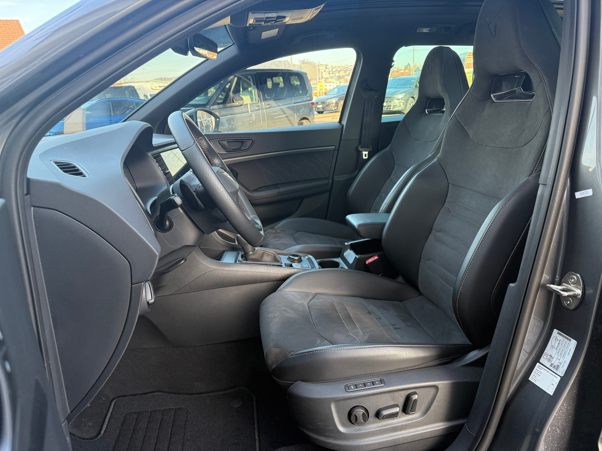 listing desktop thumbnail image 4