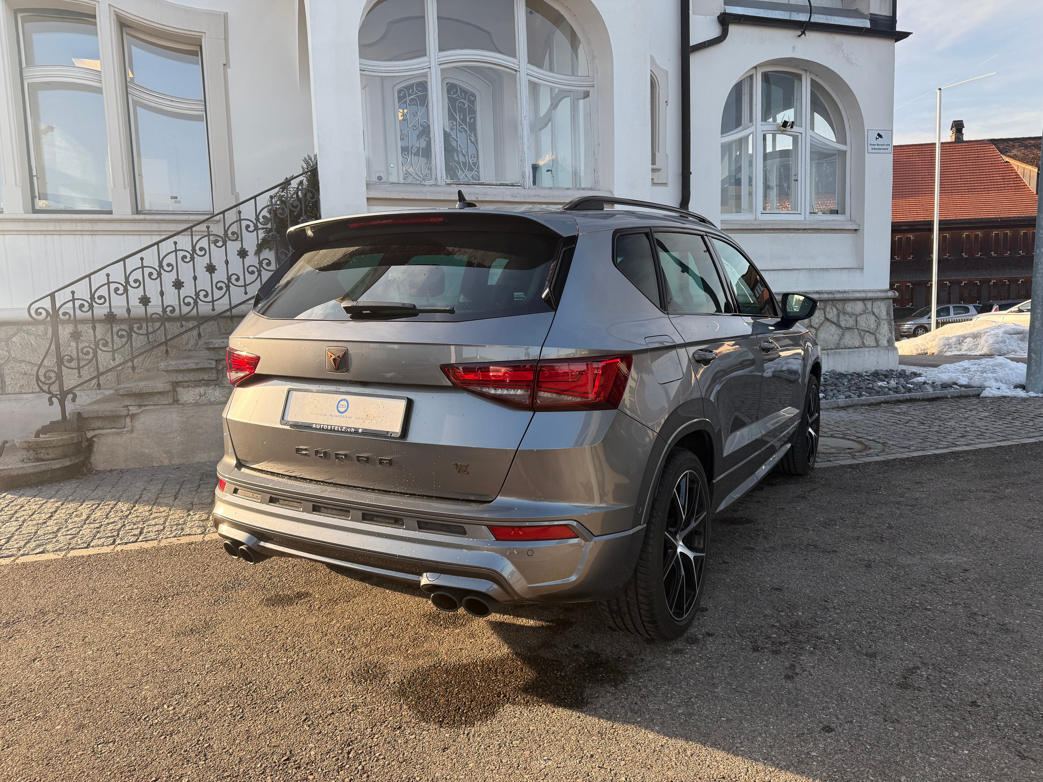 listing desktop thumbnail image 3