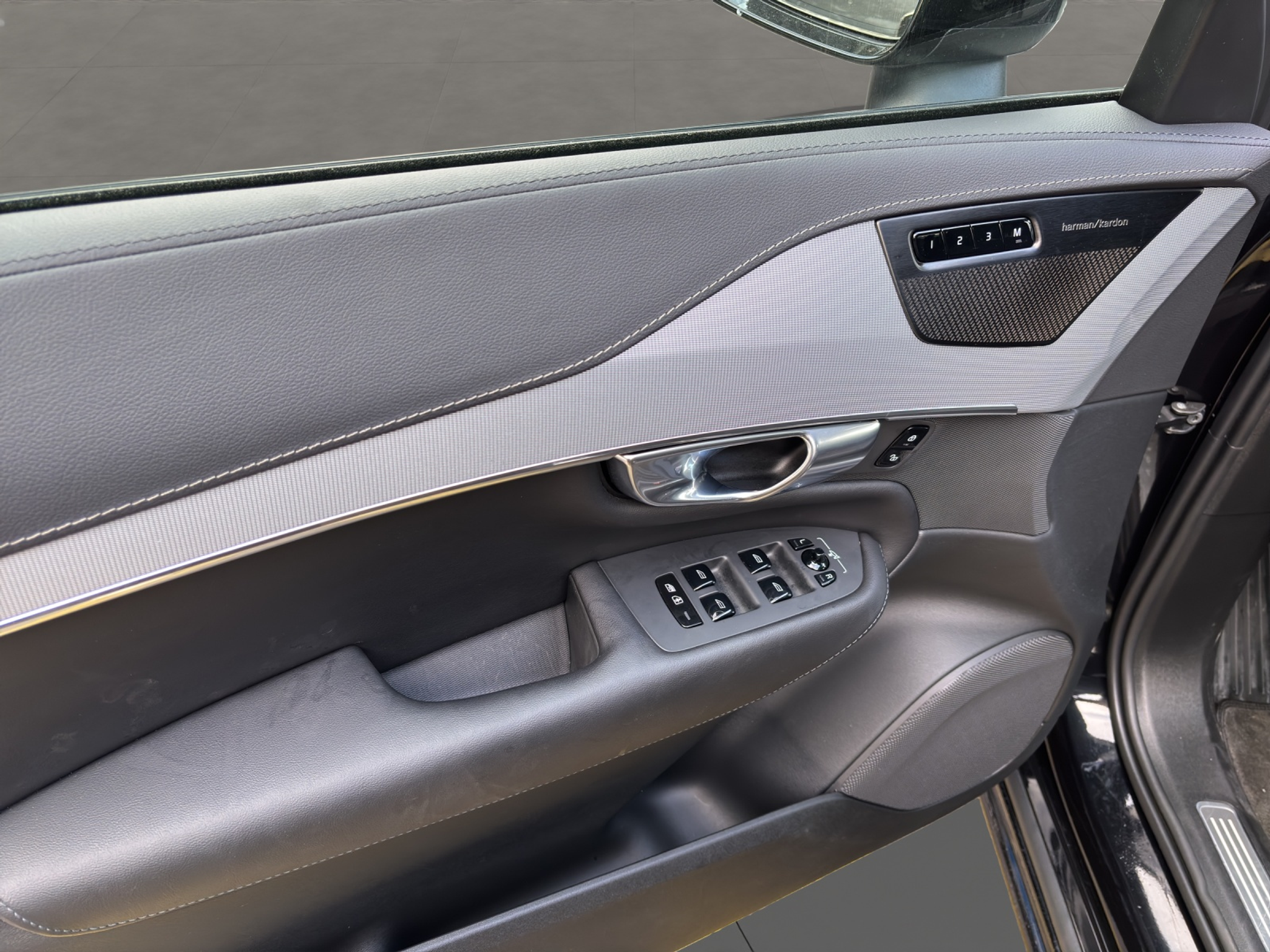 listing desktop thumbnail image 10