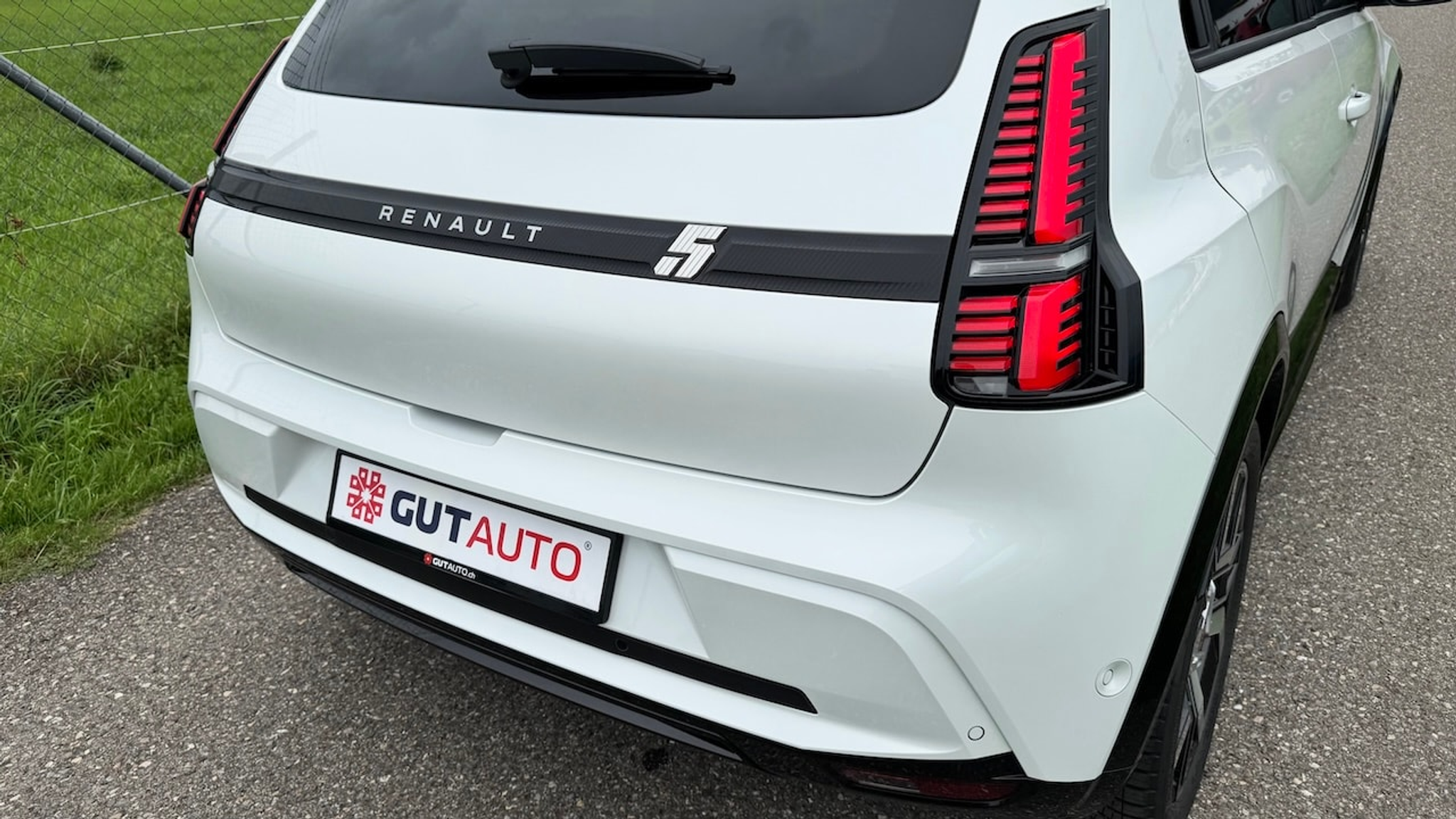 listing desktop thumbnail image 12