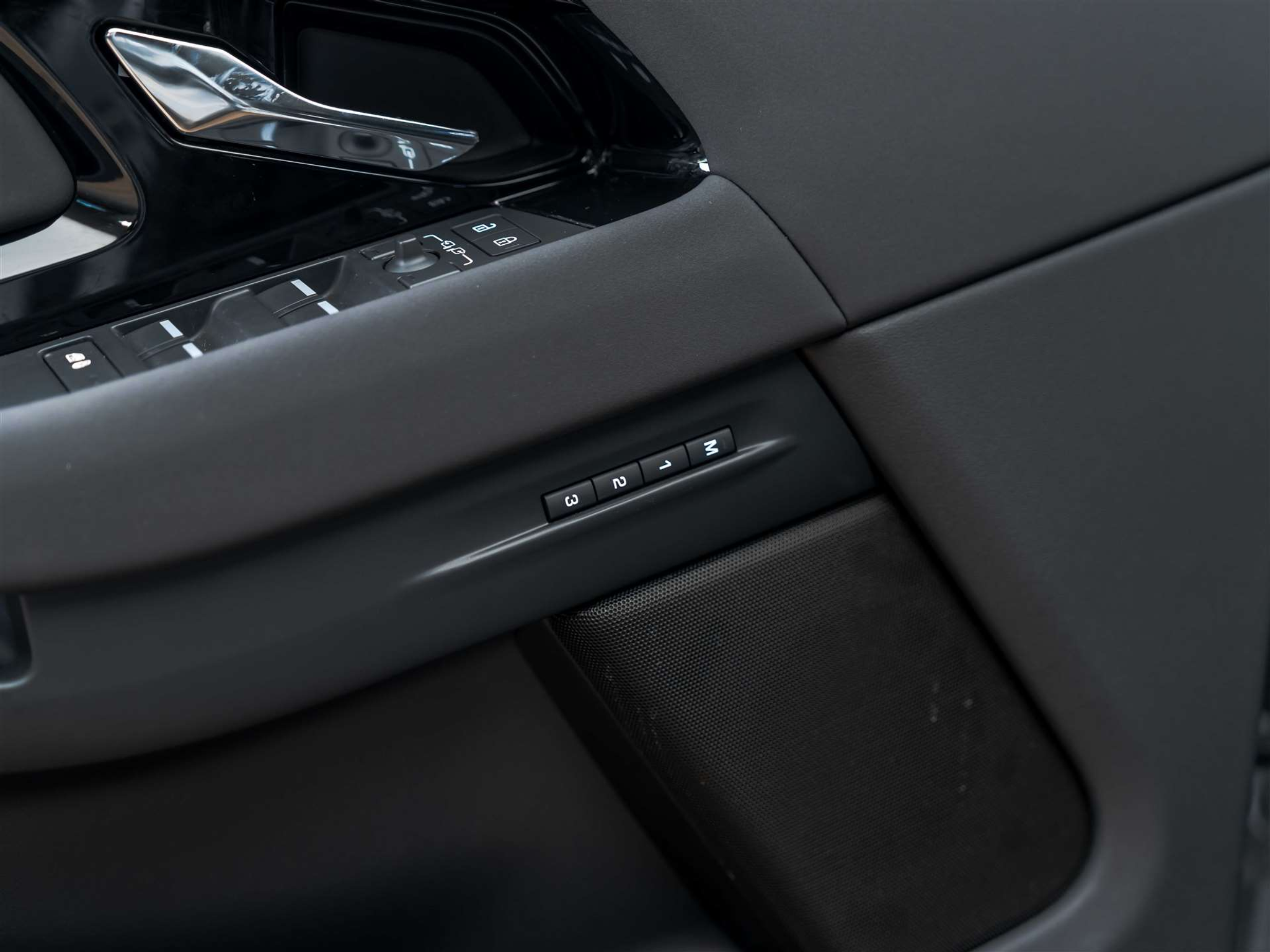 listing desktop thumbnail image 23