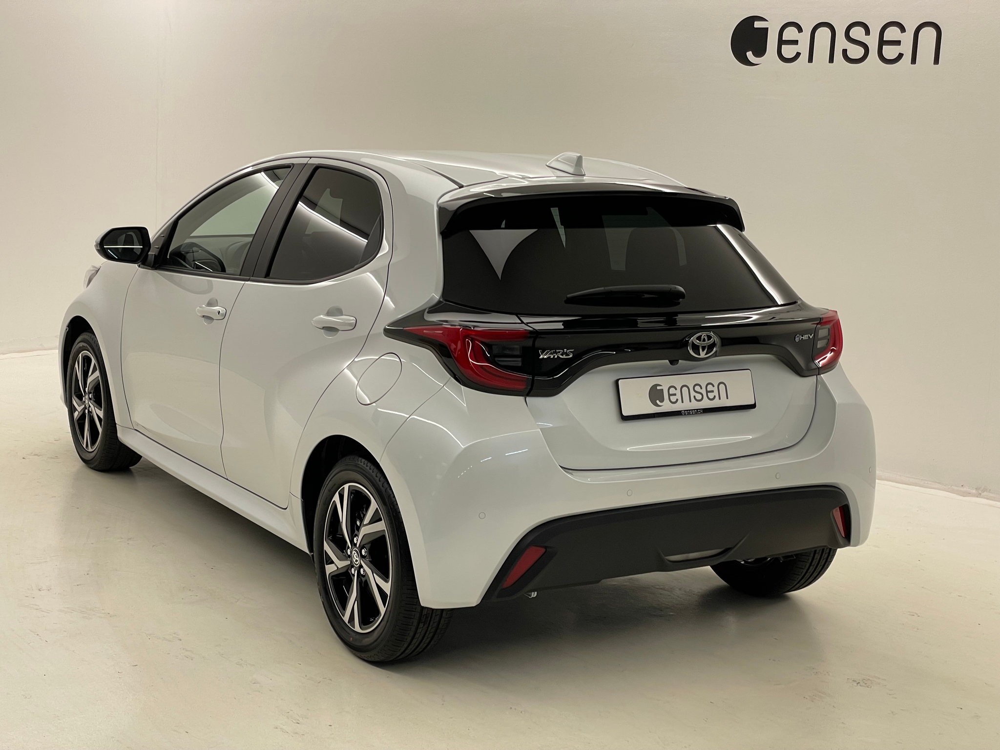 listing desktop thumbnail image 4