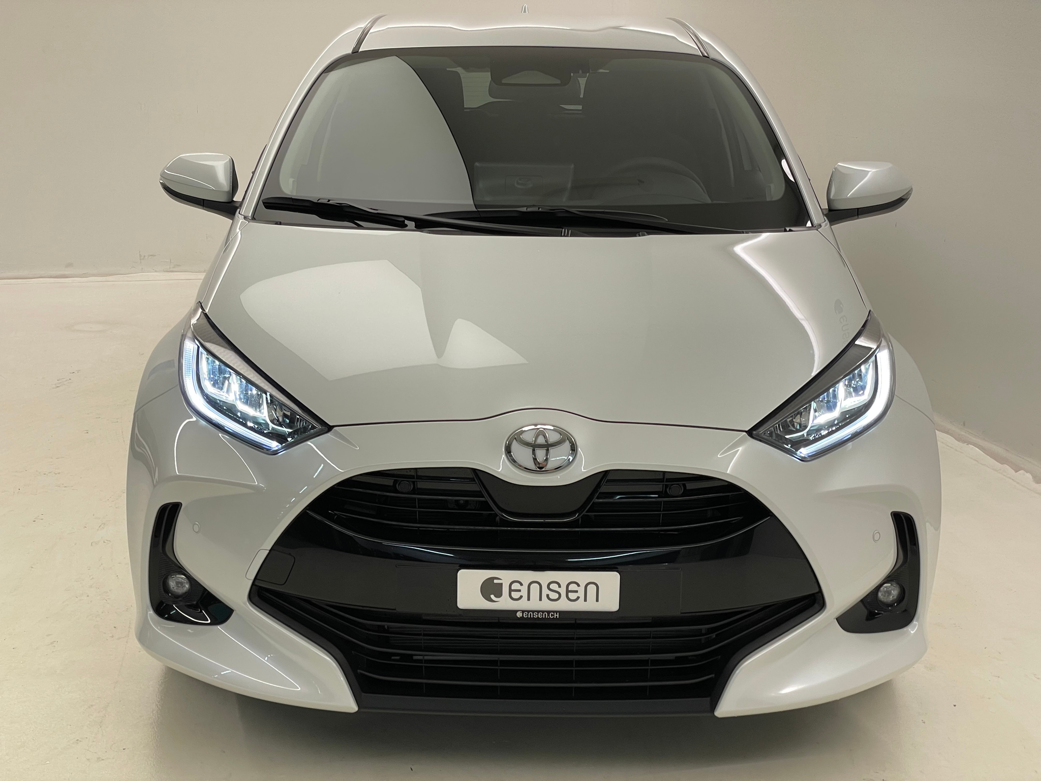 listing desktop thumbnail image 1