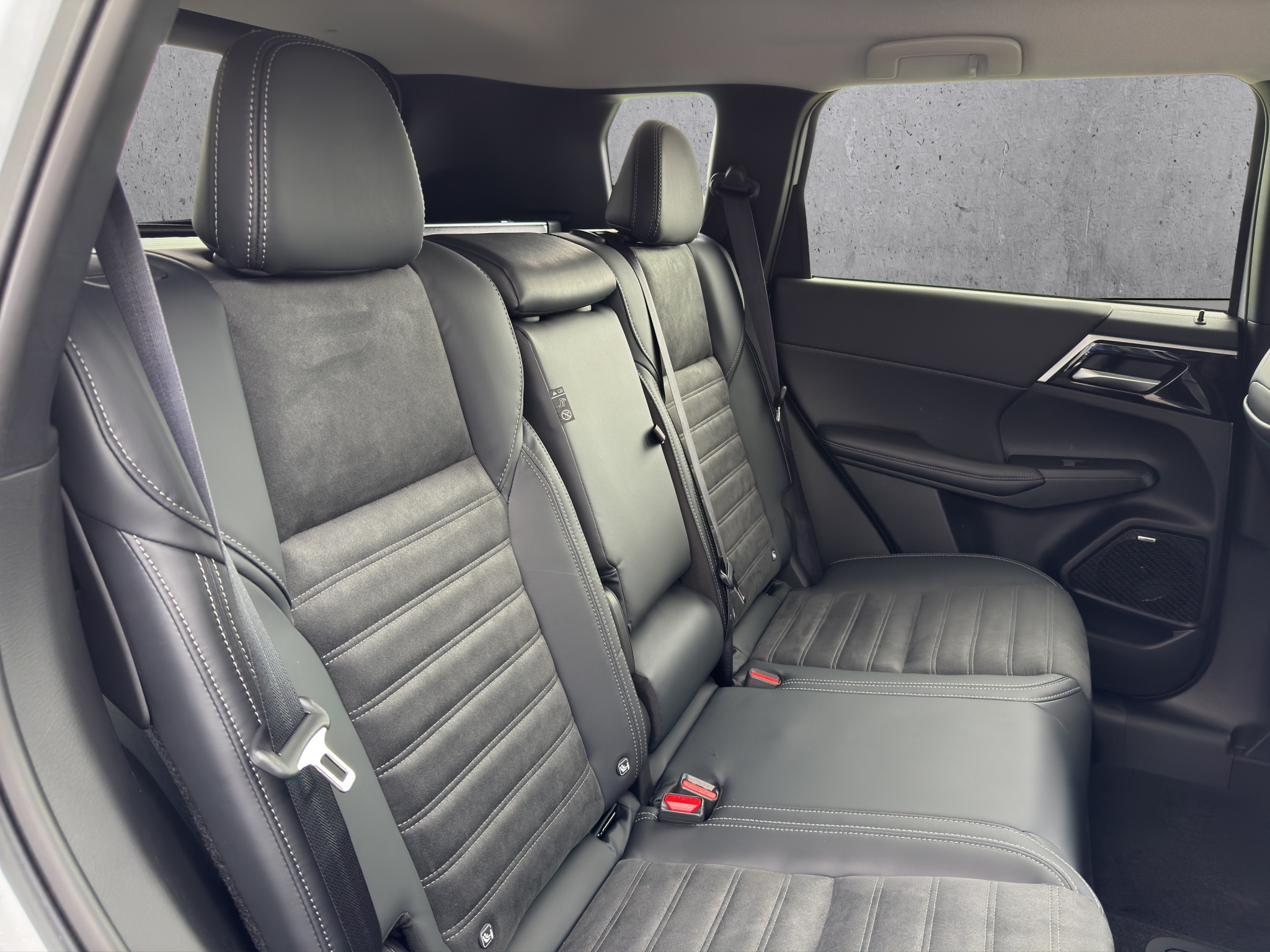 listing desktop thumbnail image 11