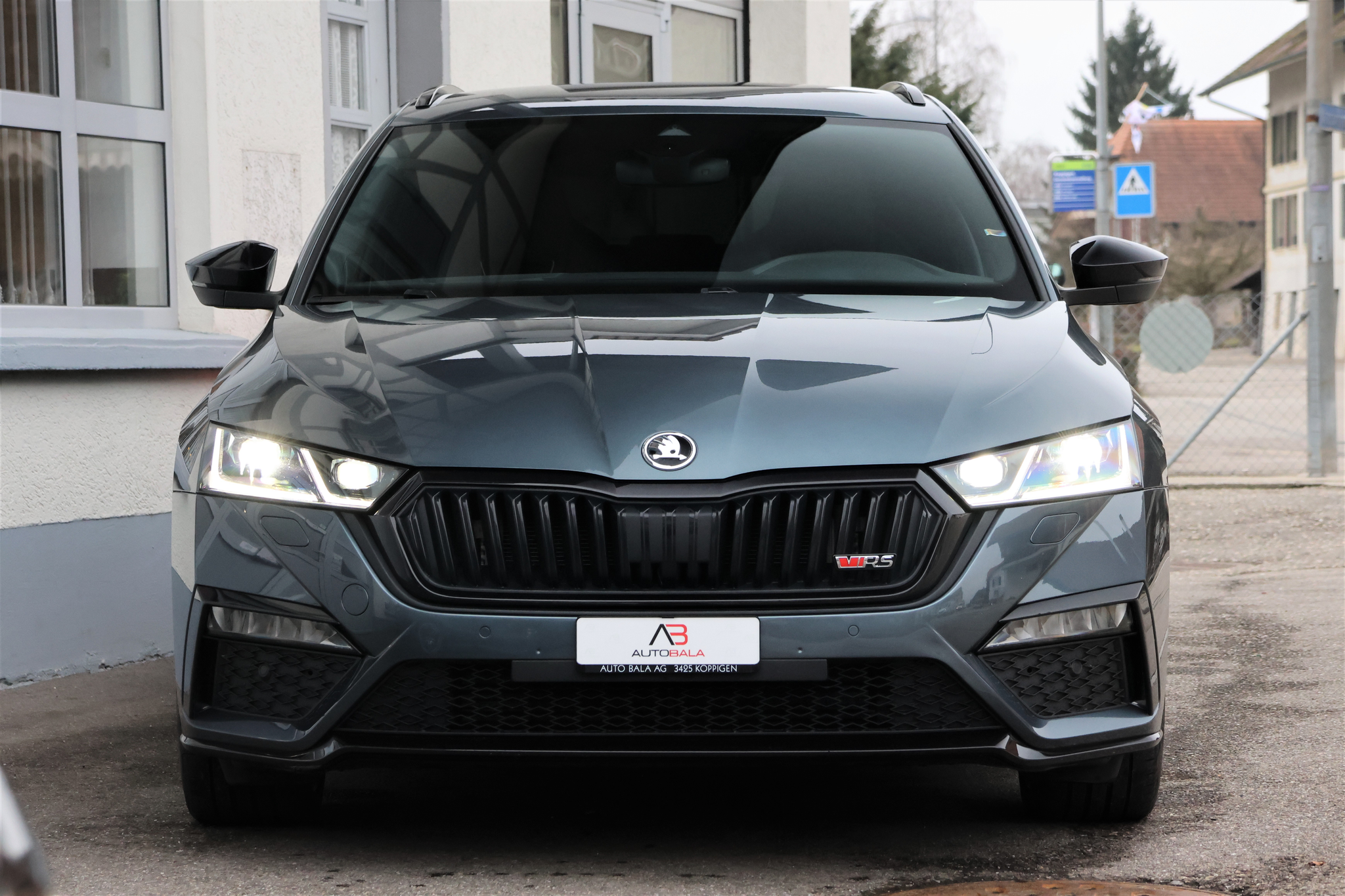 listing desktop thumbnail image 1