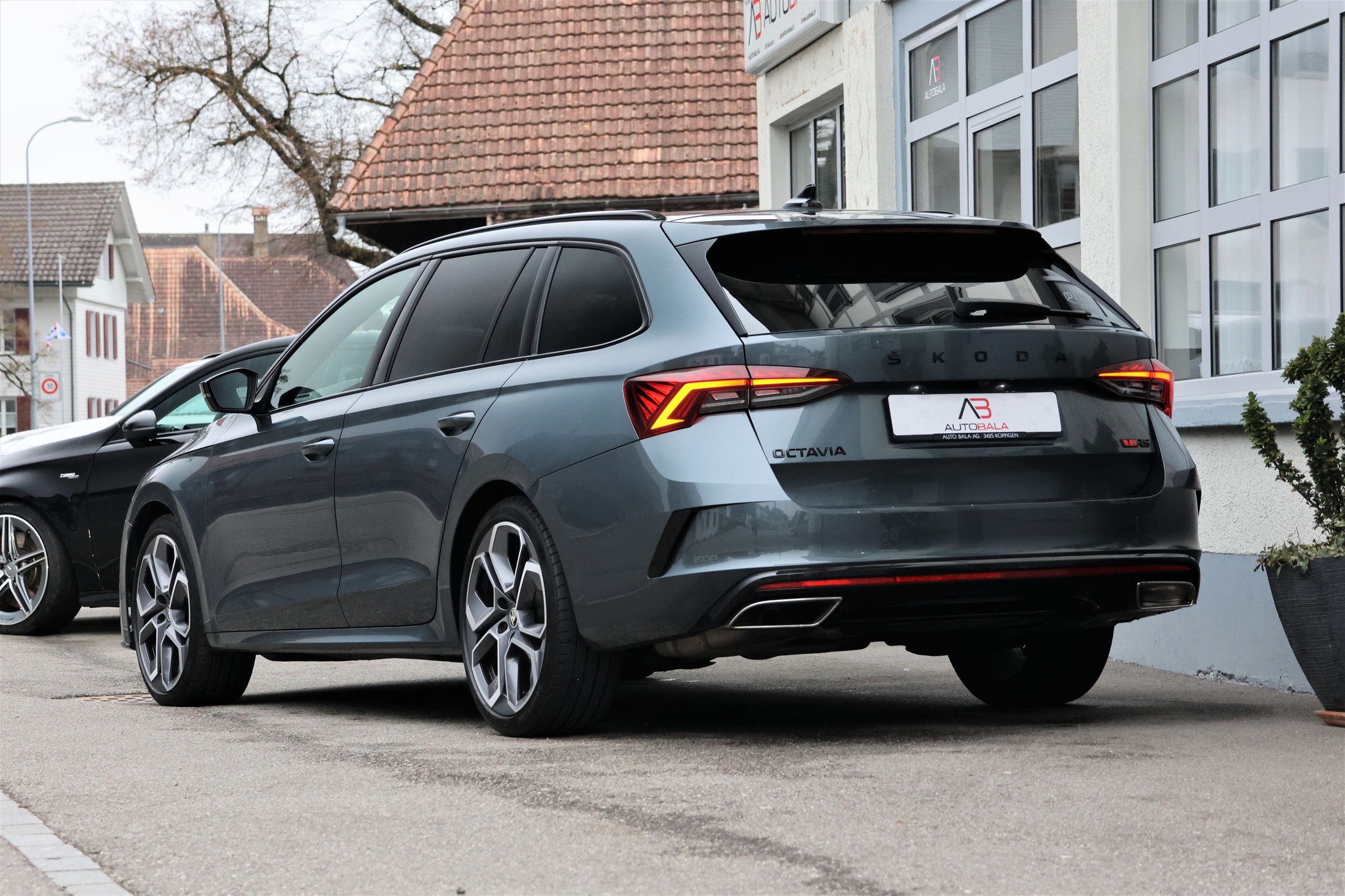 listing desktop thumbnail image 2