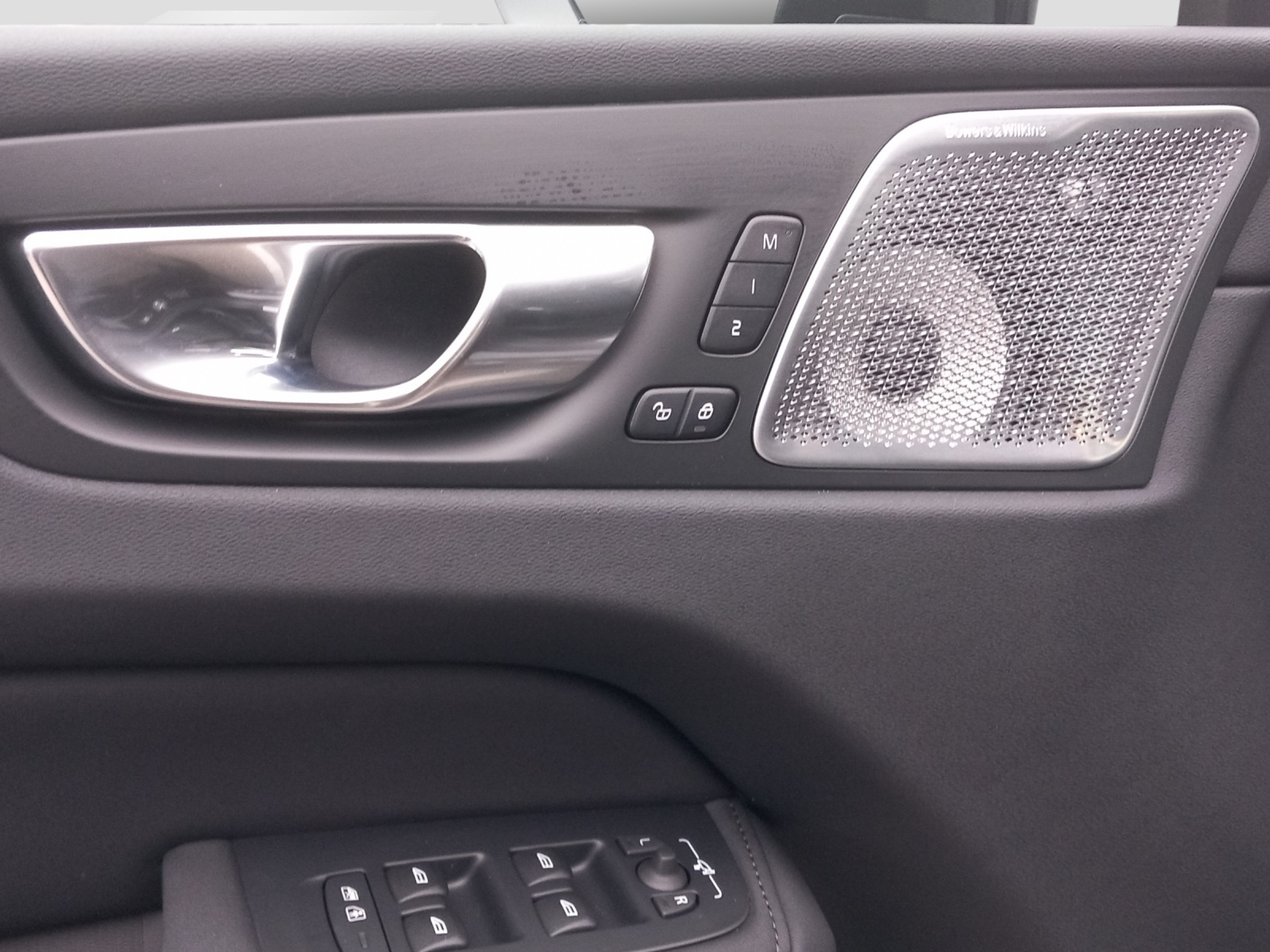 listing desktop thumbnail image 18