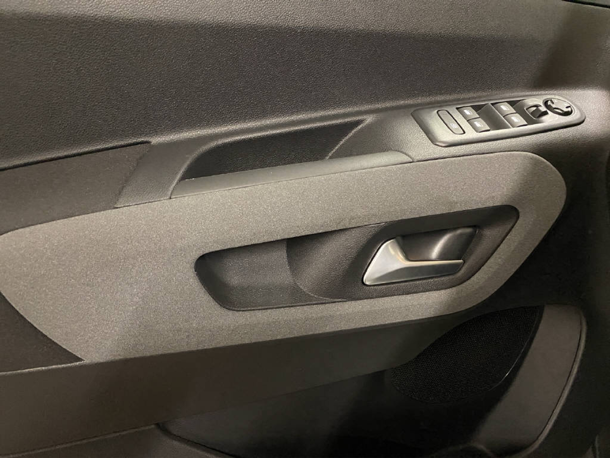 listing desktop thumbnail image 11