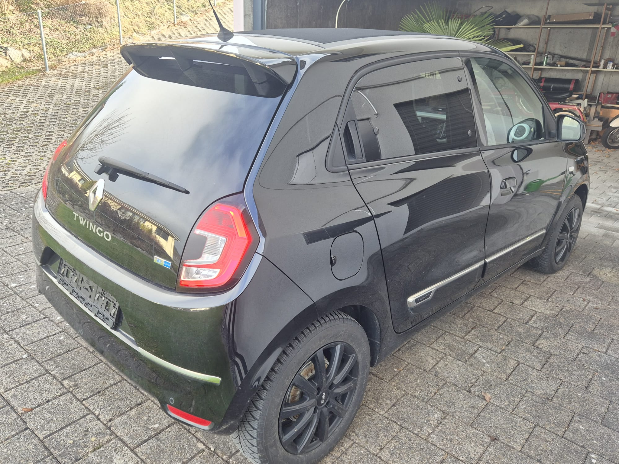 listing desktop thumbnail image 3