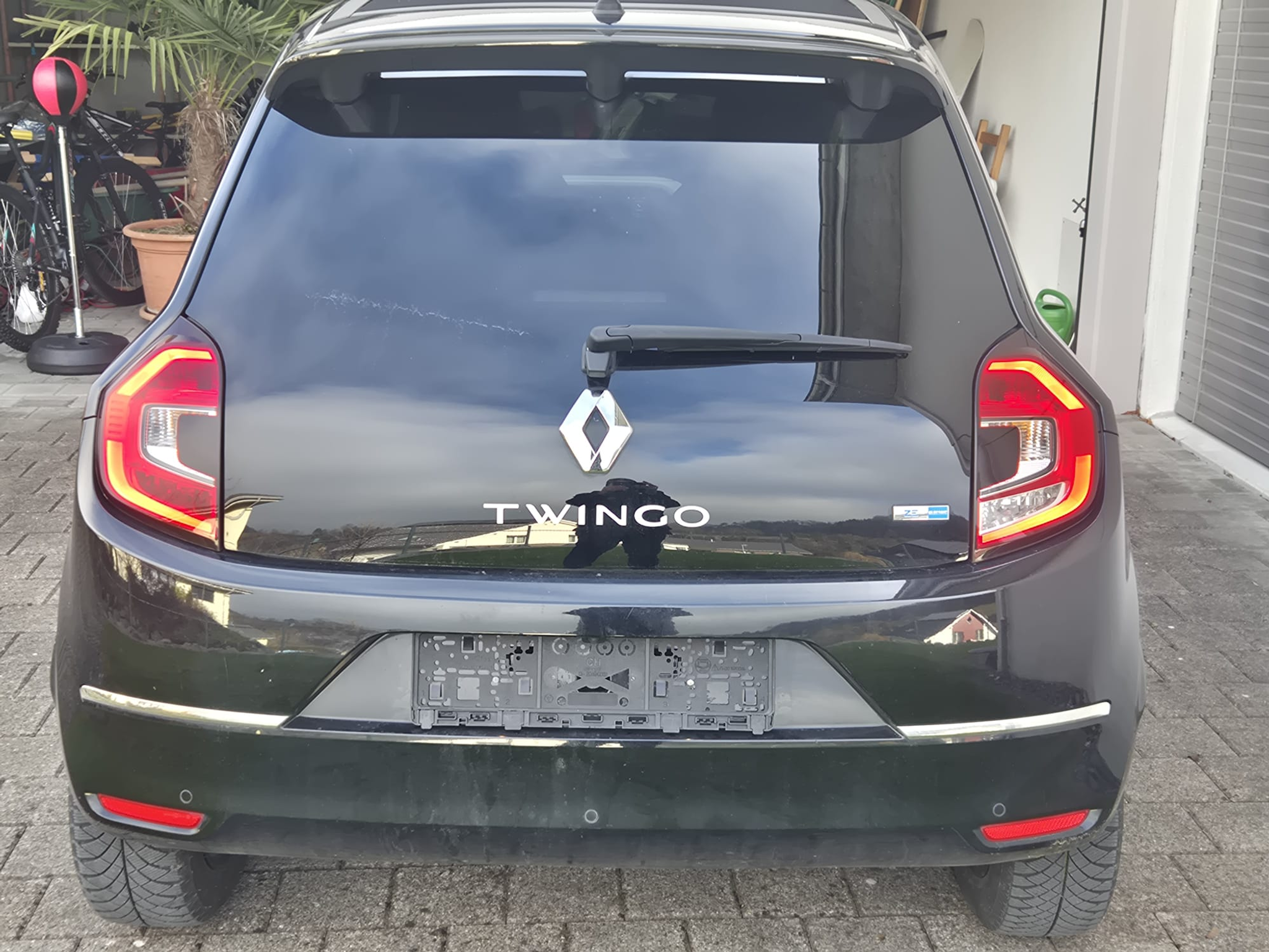 listing desktop thumbnail image 4