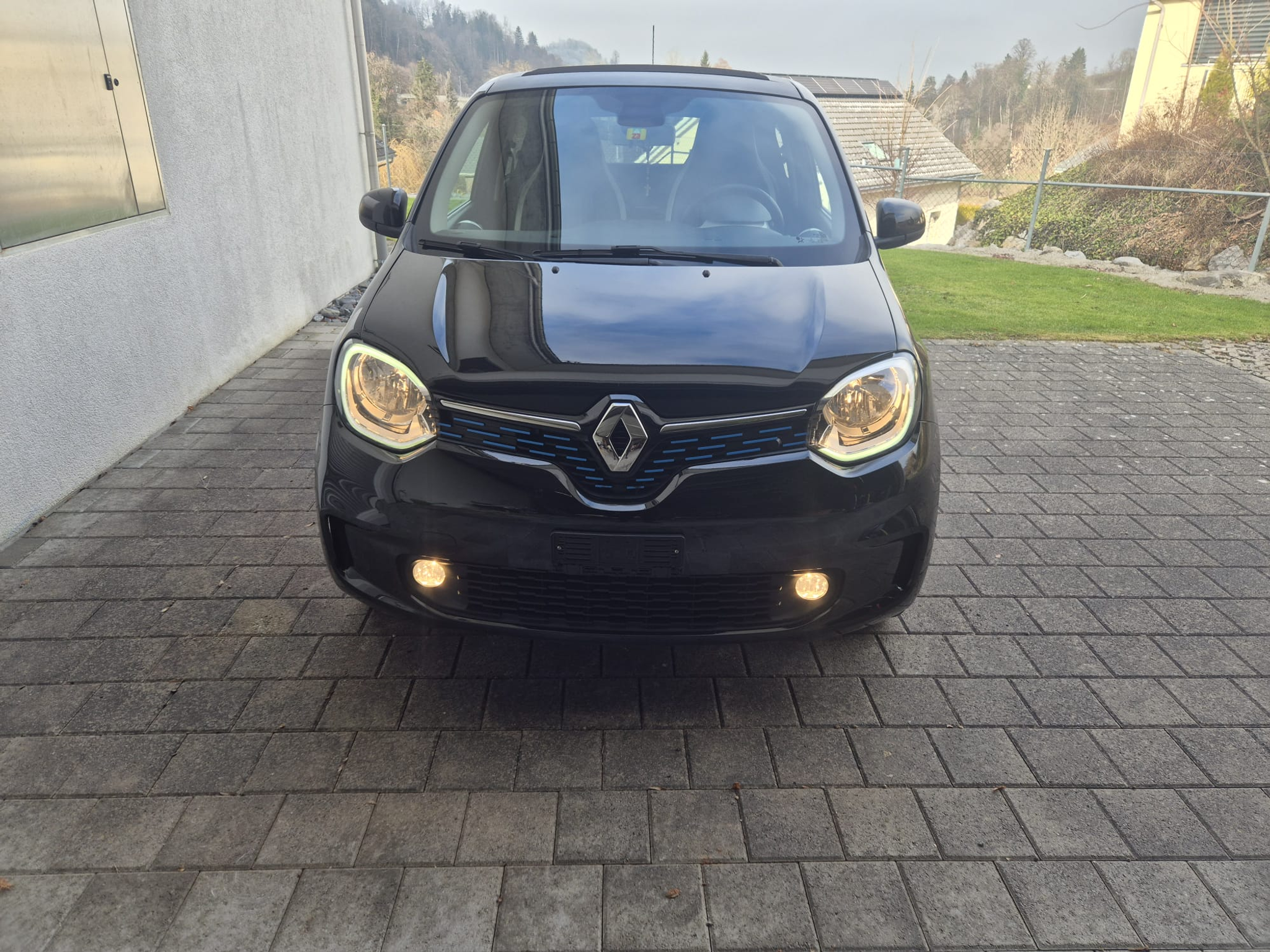 listing desktop thumbnail image 2