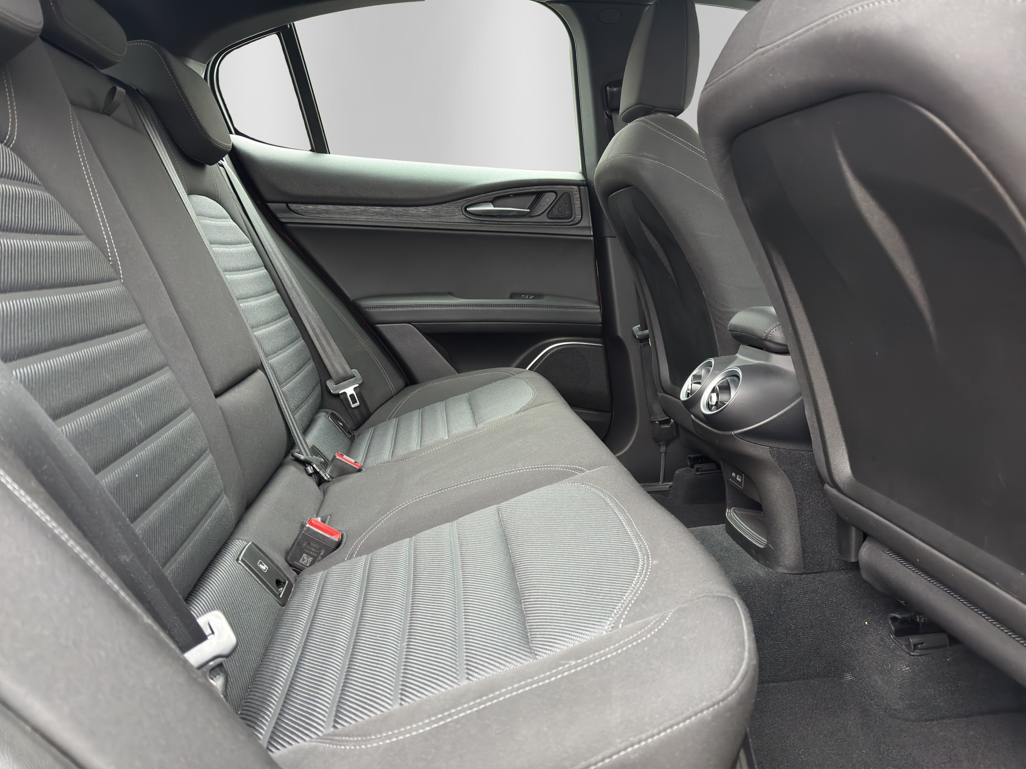 listing desktop thumbnail image 14