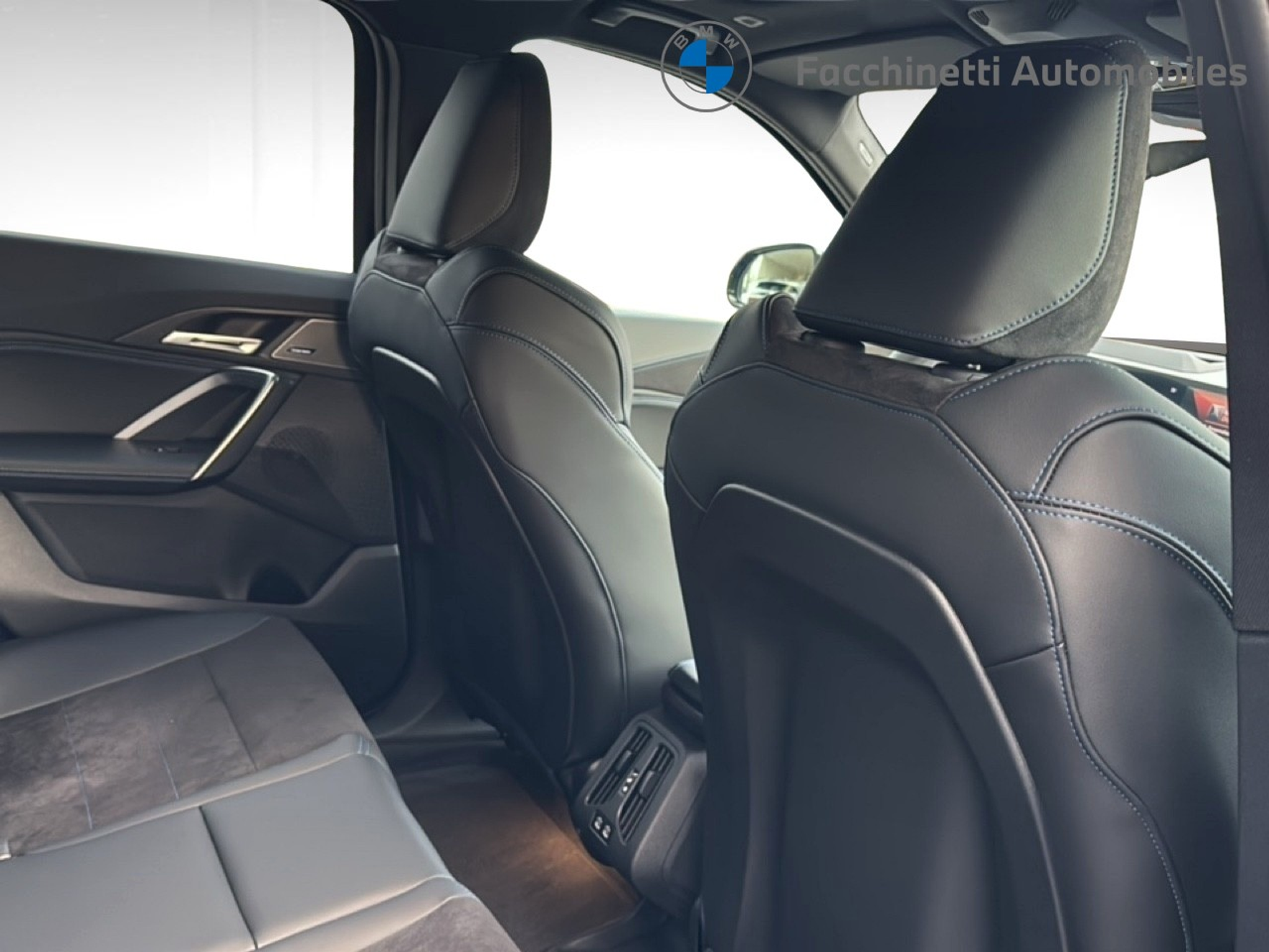 listing desktop thumbnail image 9