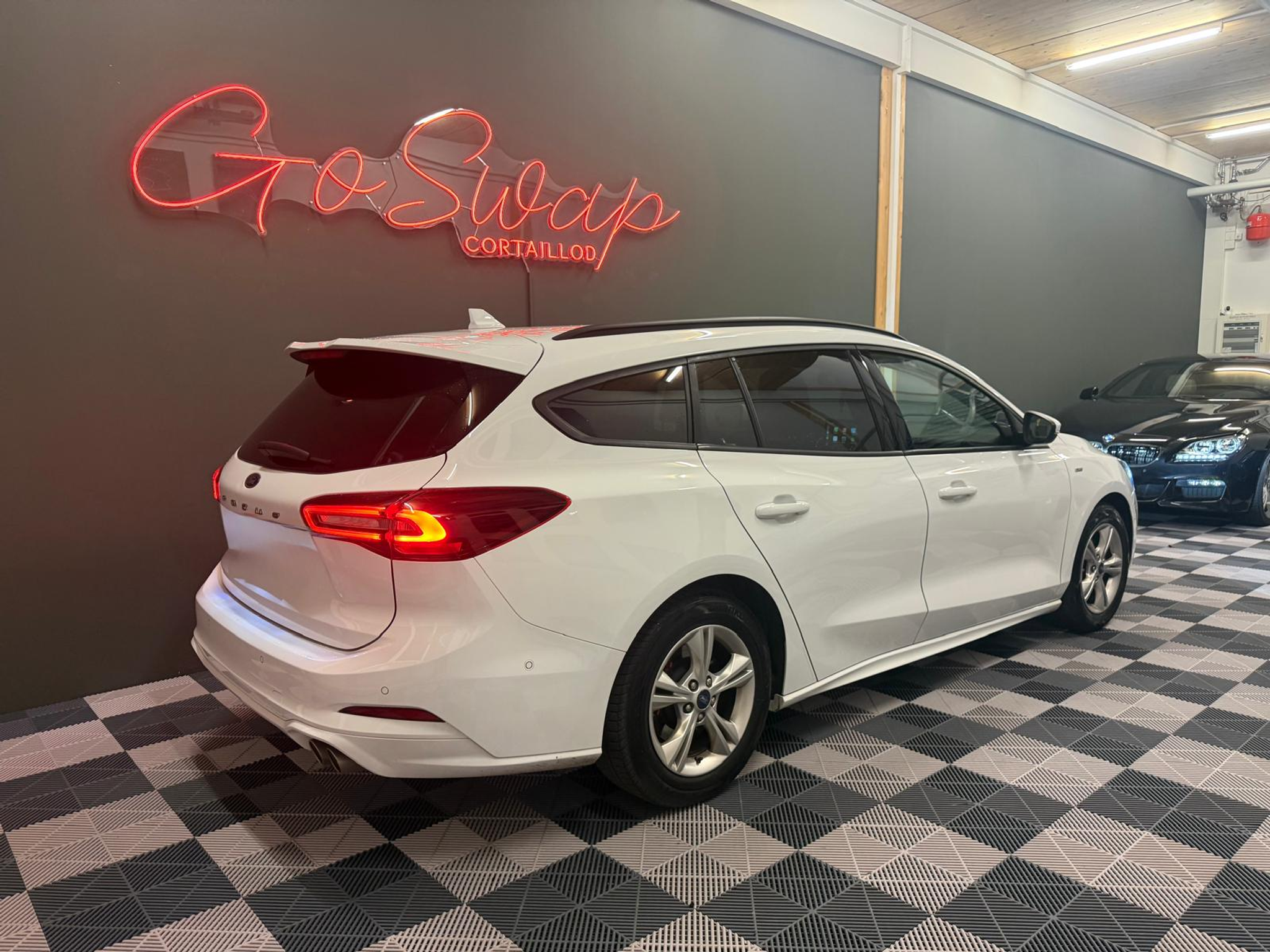 listing desktop thumbnail image 5