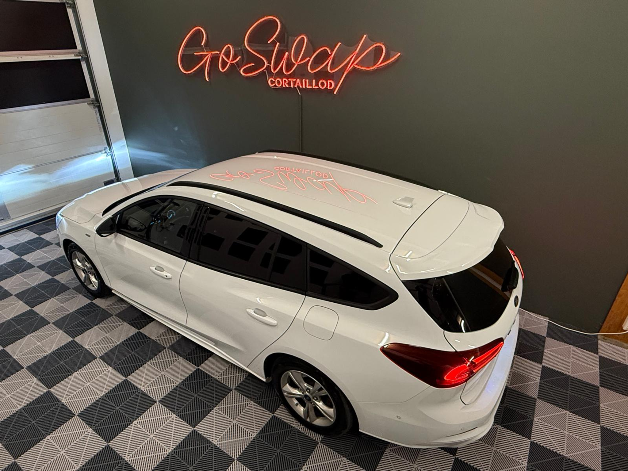 listing desktop thumbnail image 2