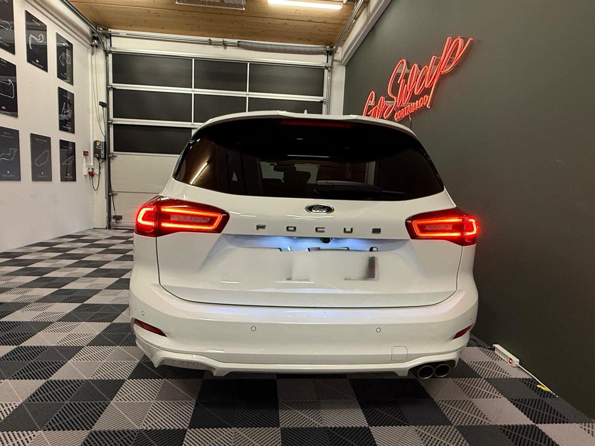 listing desktop thumbnail image 4