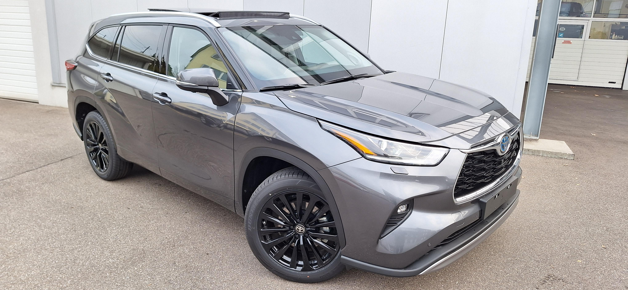 listing desktop thumbnail image 4