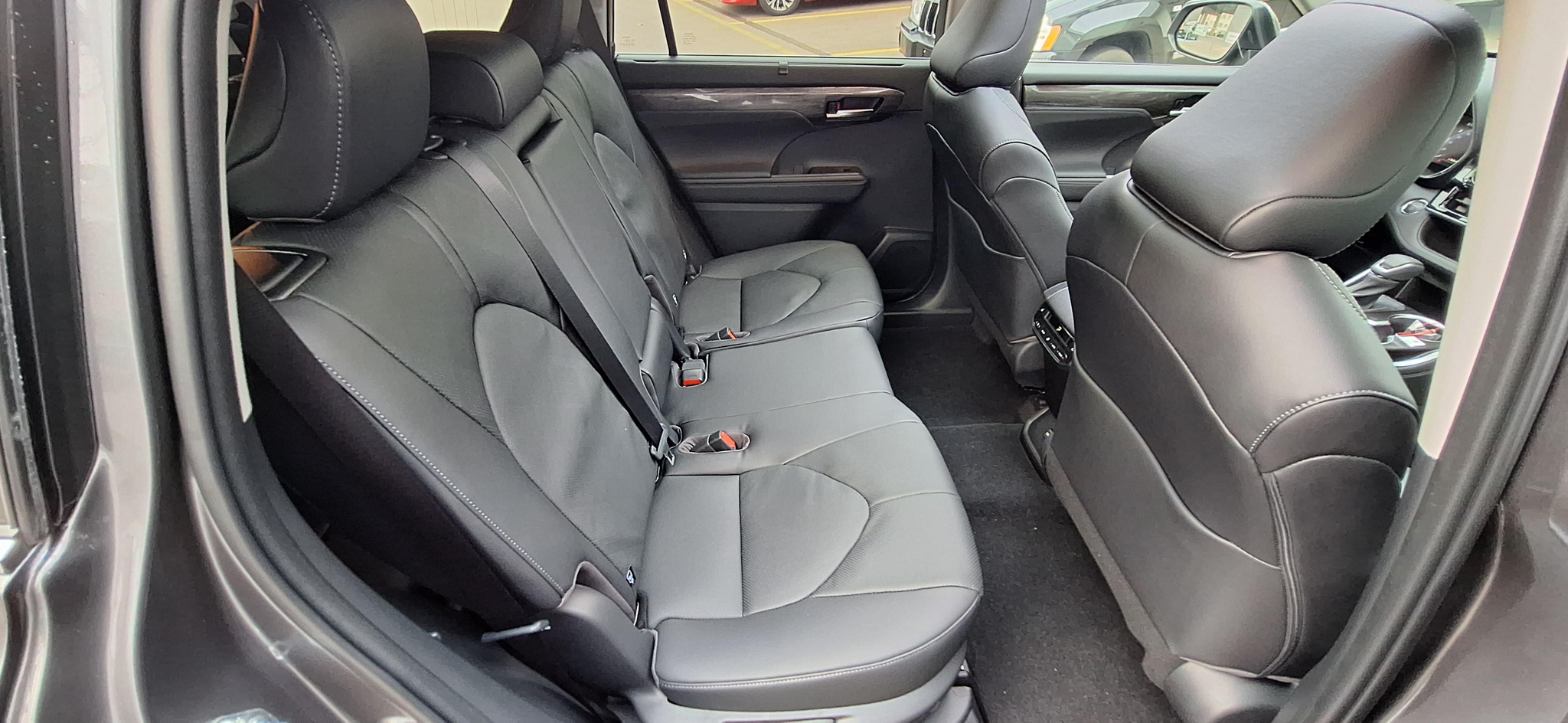 listing desktop thumbnail image 9