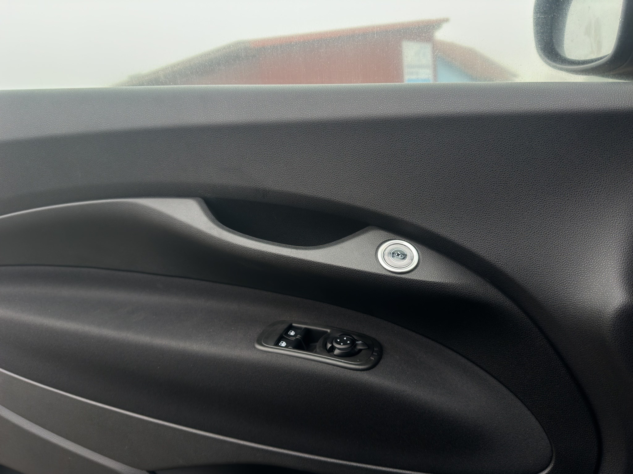 listing desktop thumbnail image 27