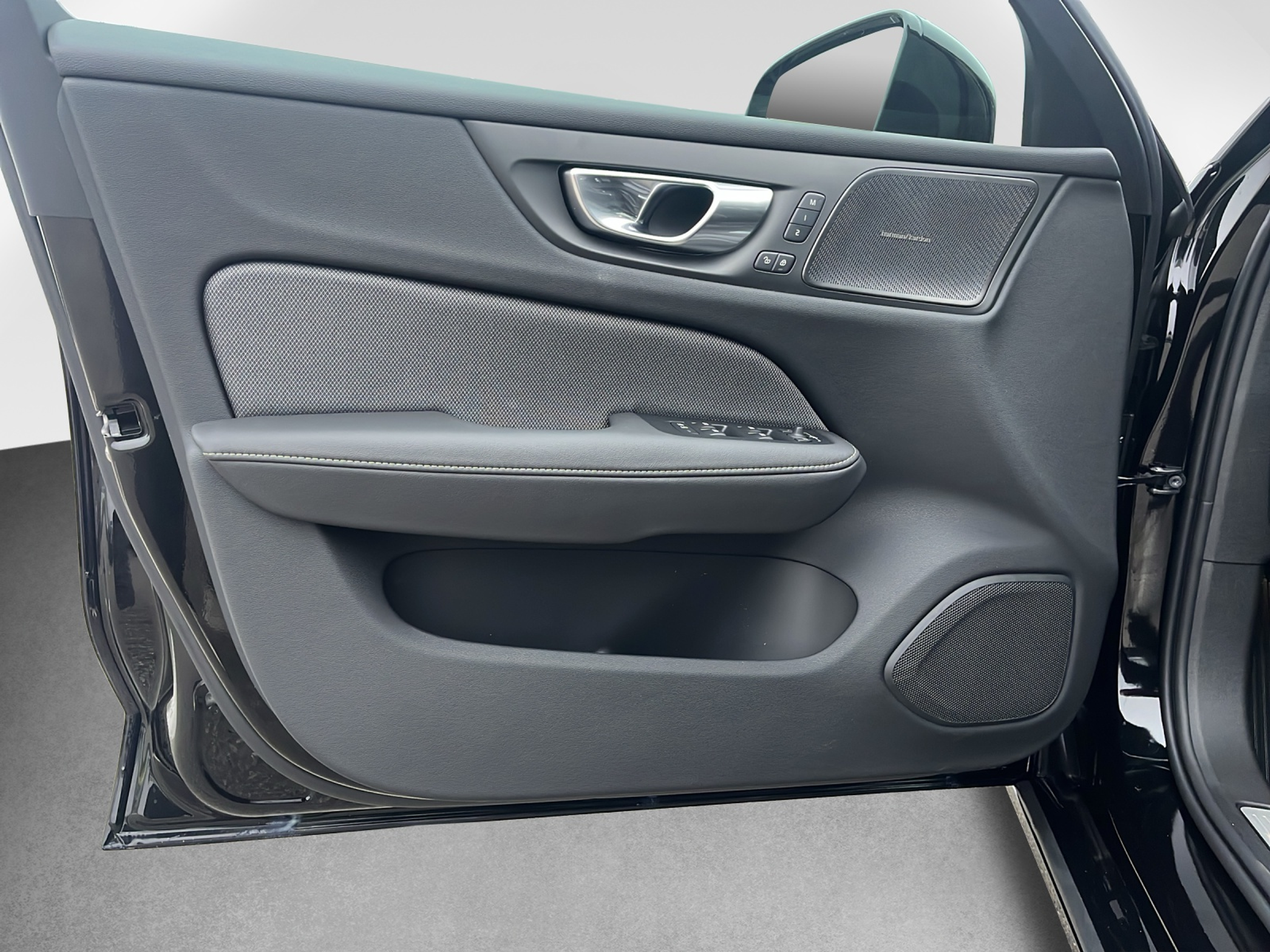 listing desktop thumbnail image 9