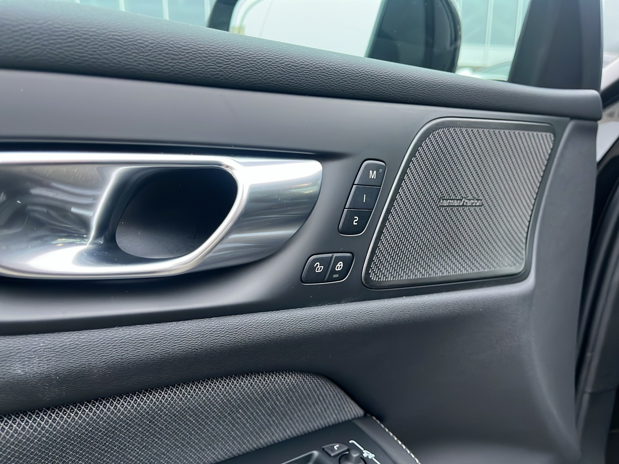 listing desktop thumbnail image 16