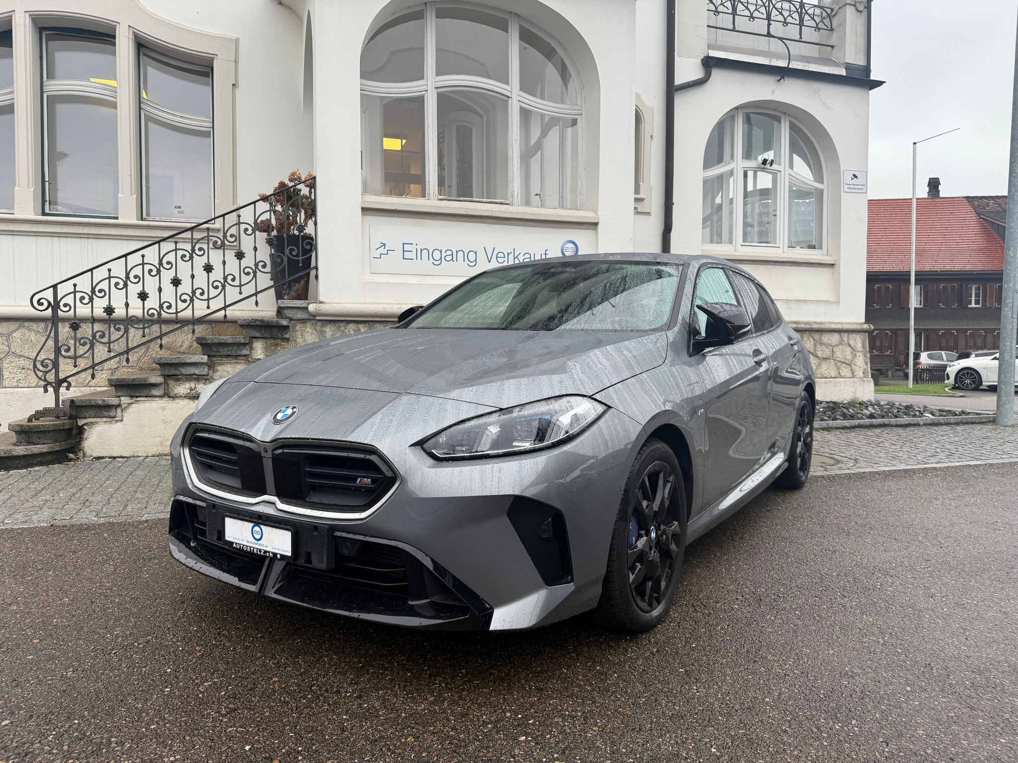 listing desktop thumbnail image 1