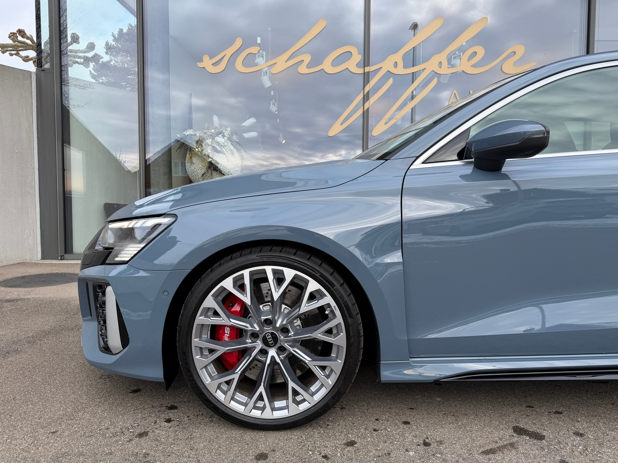 listing desktop thumbnail image 4