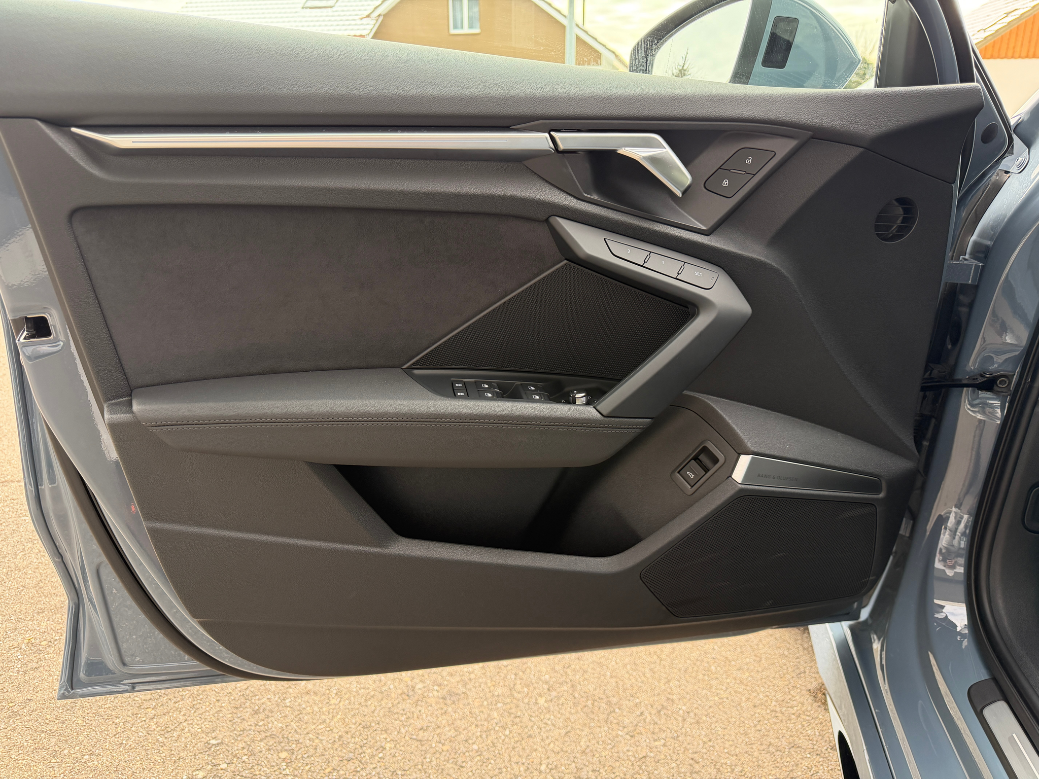 listing desktop thumbnail image 14