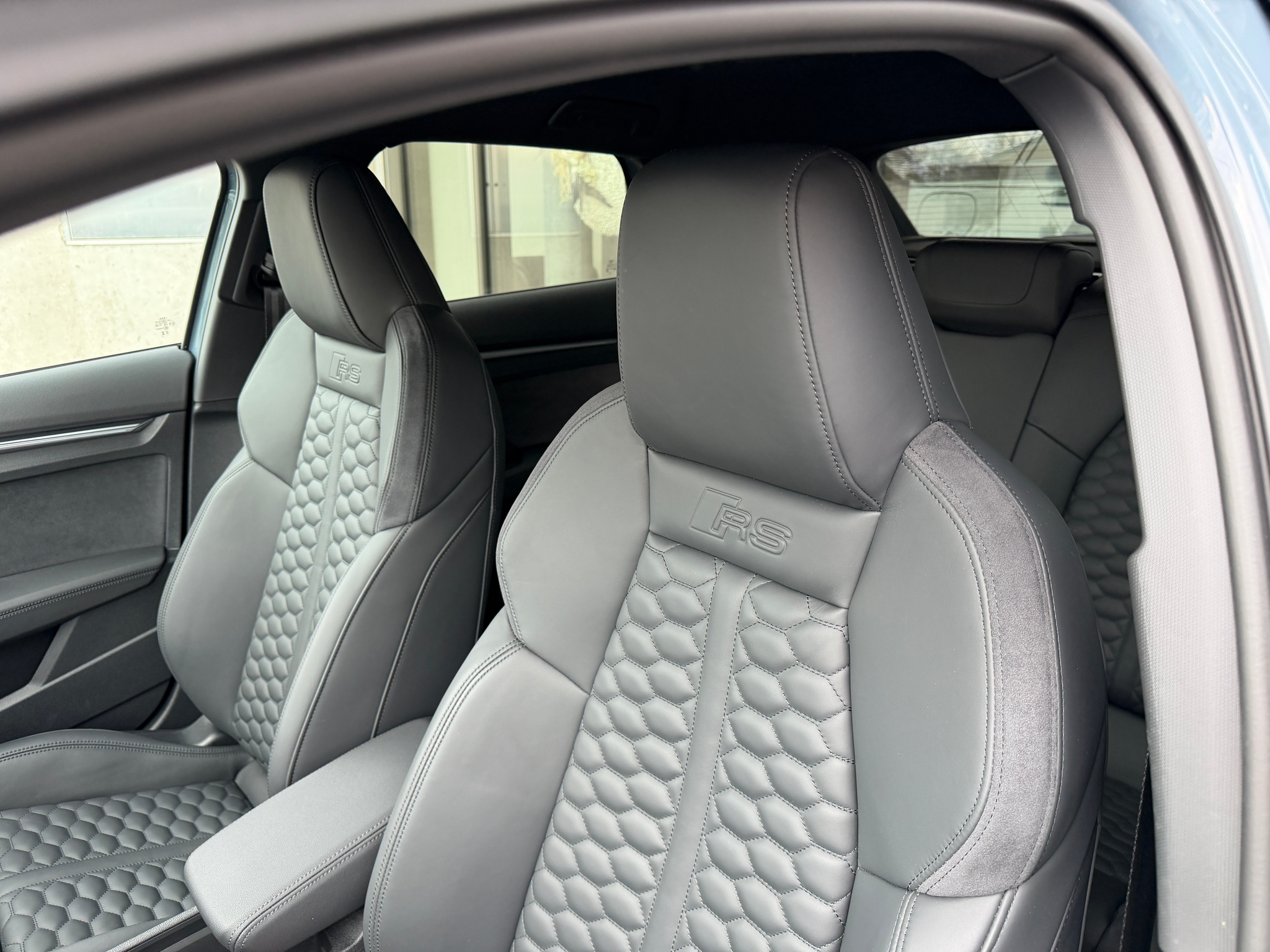 listing desktop thumbnail image 9