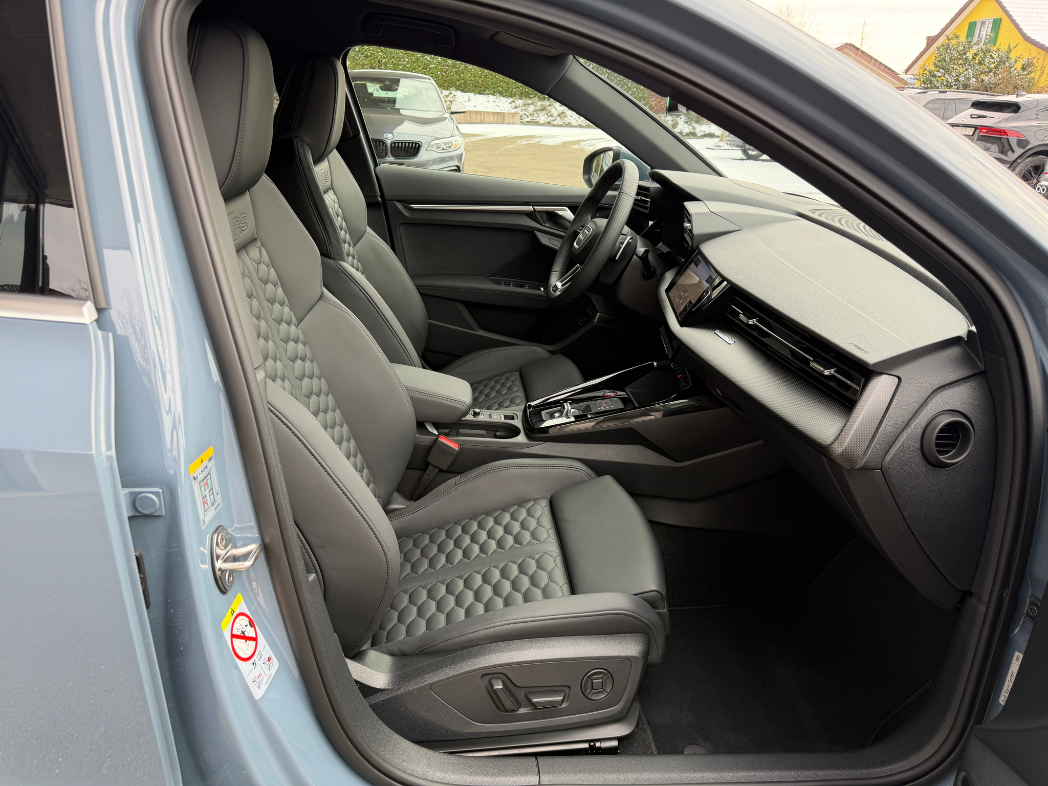 listing desktop thumbnail image 18