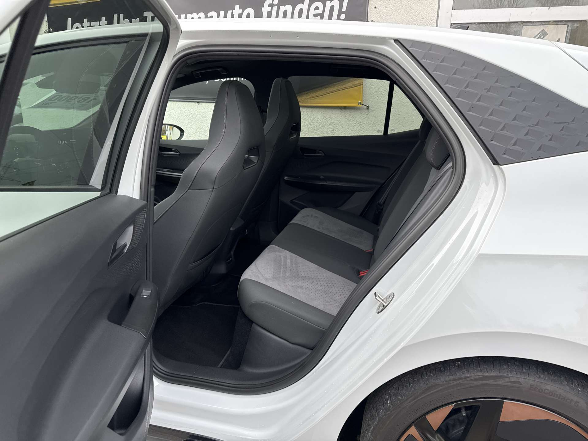 listing desktop thumbnail image 5