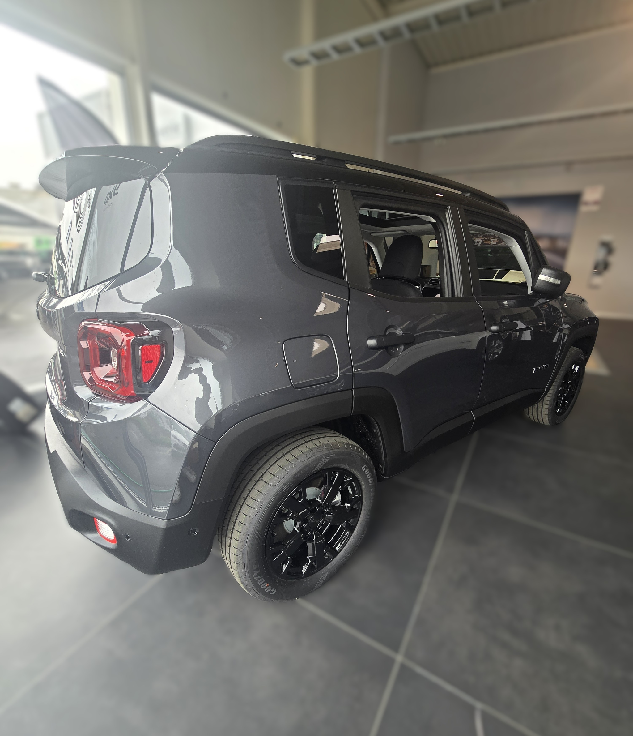 listing desktop thumbnail image 4