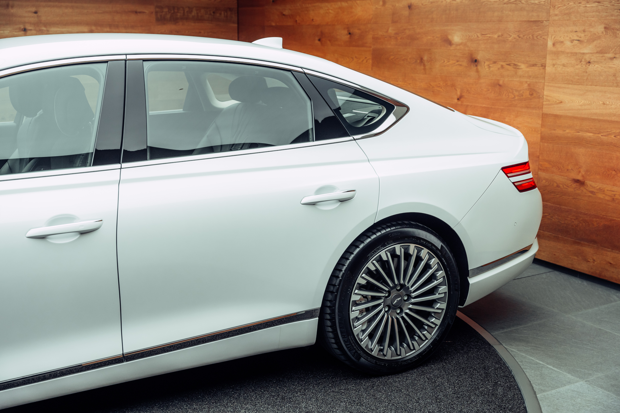 listing desktop thumbnail image 24