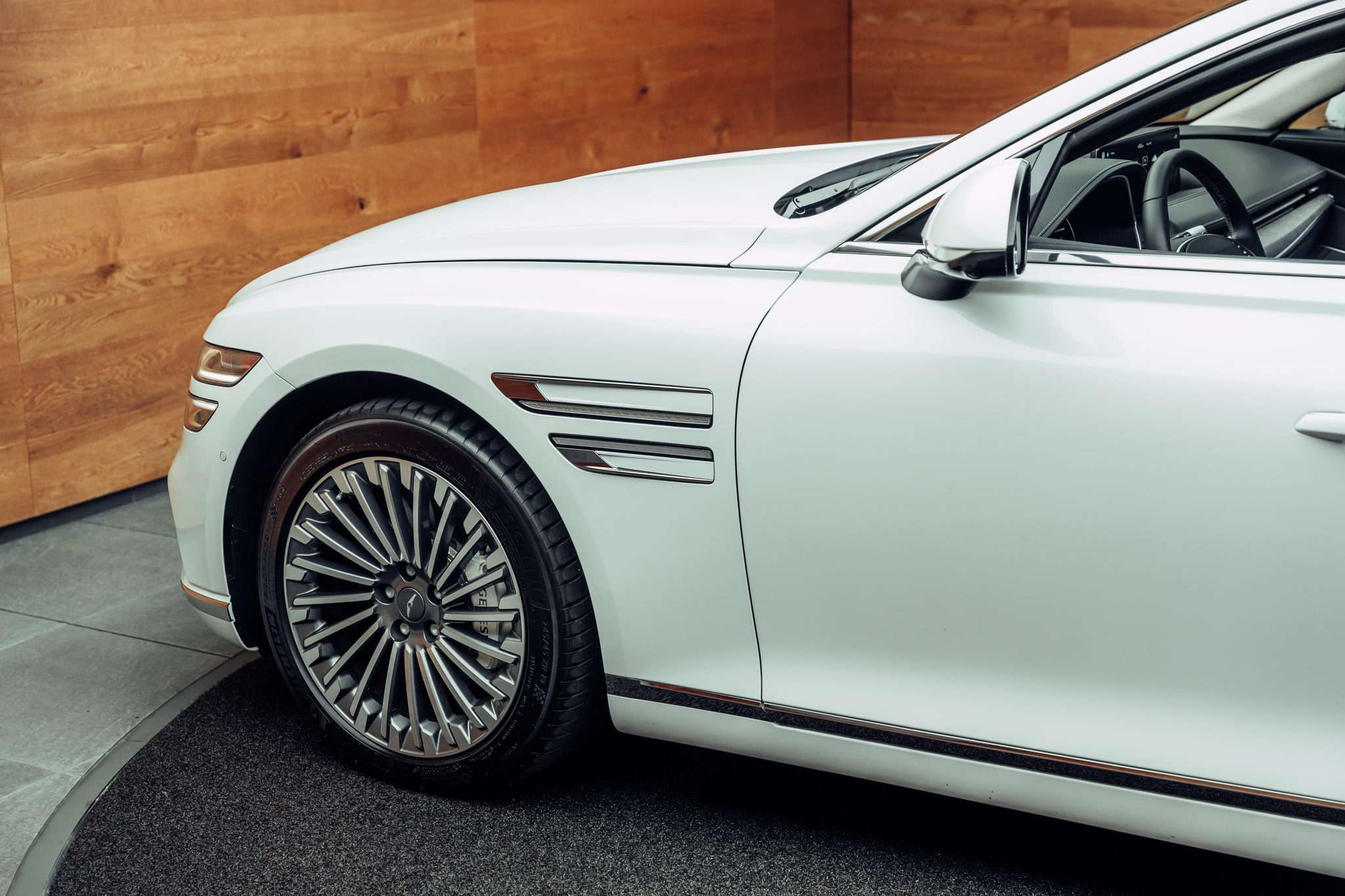 listing desktop thumbnail image 25