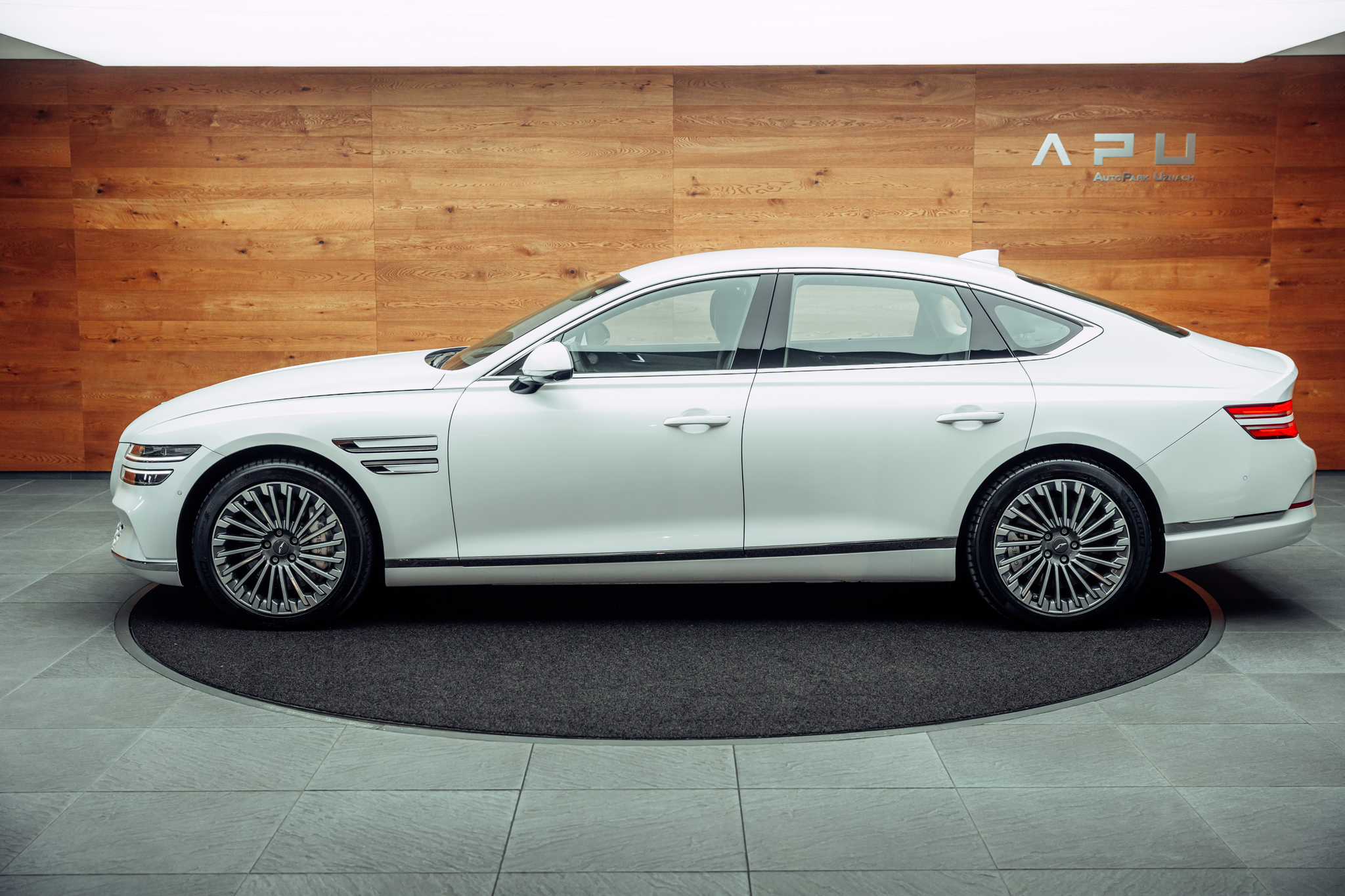 listing desktop thumbnail image 3