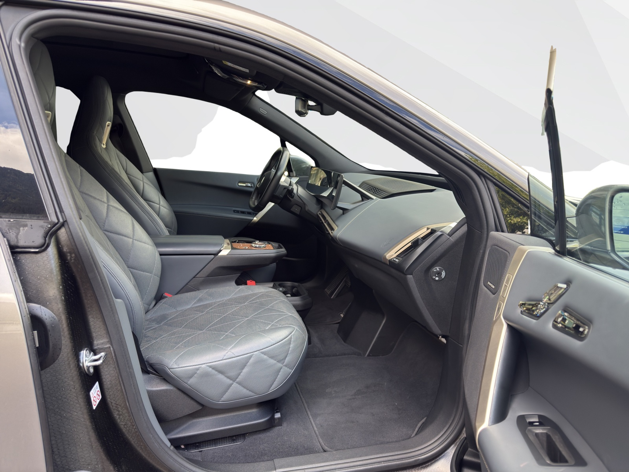 listing desktop thumbnail image 12