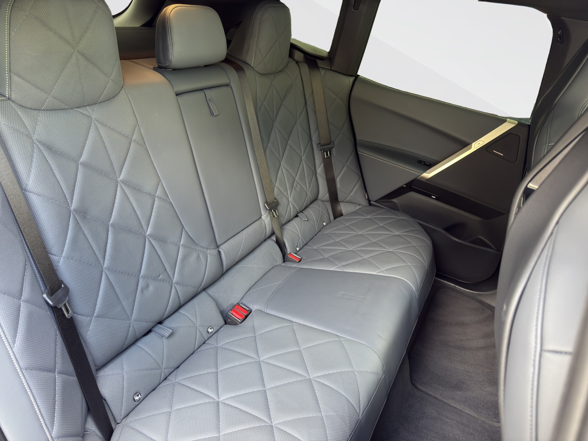 listing desktop thumbnail image 16