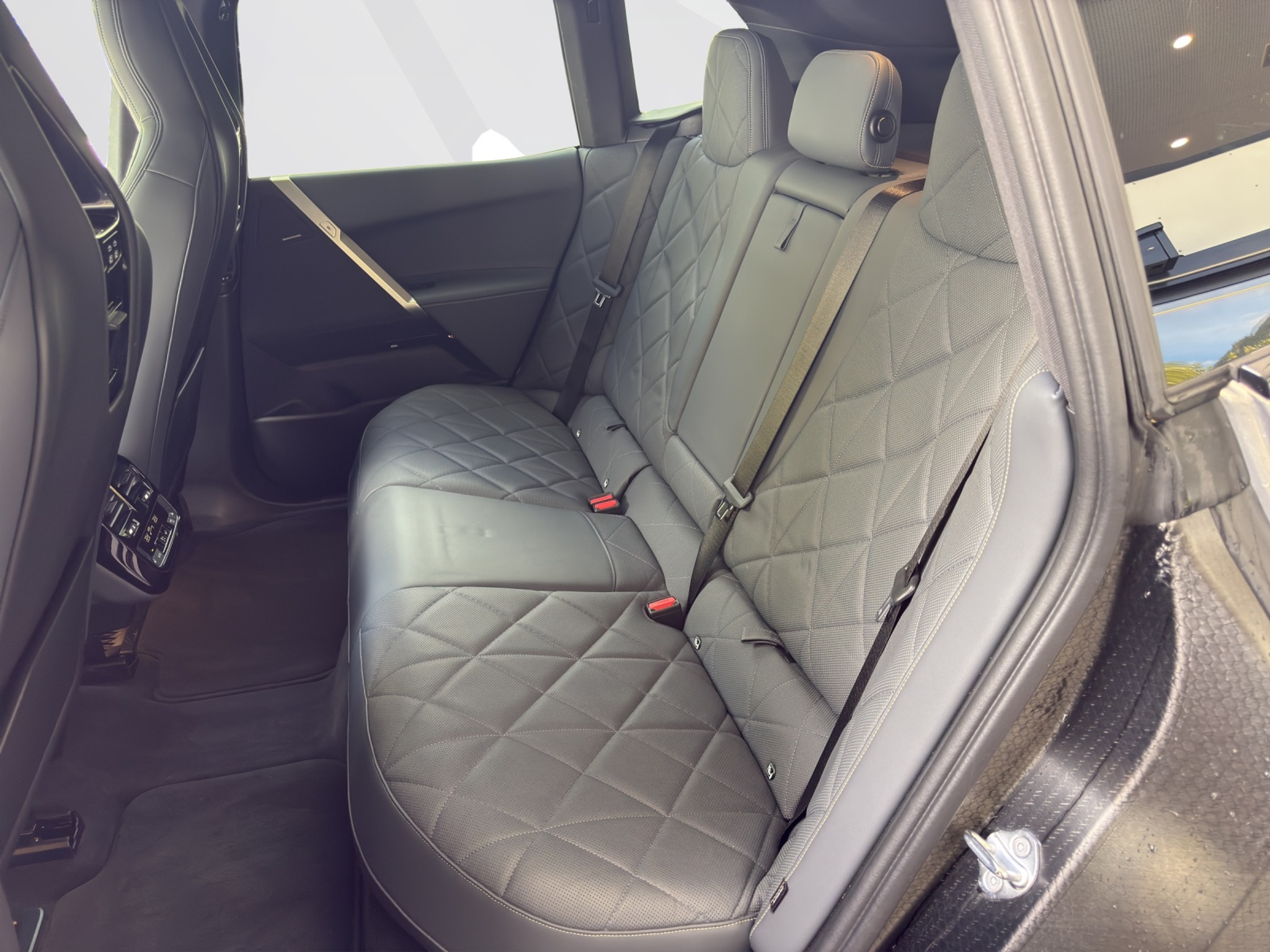 listing desktop thumbnail image 13