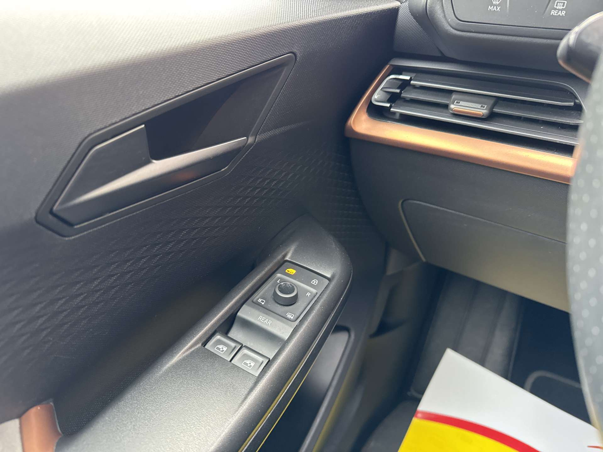 listing desktop thumbnail image 15