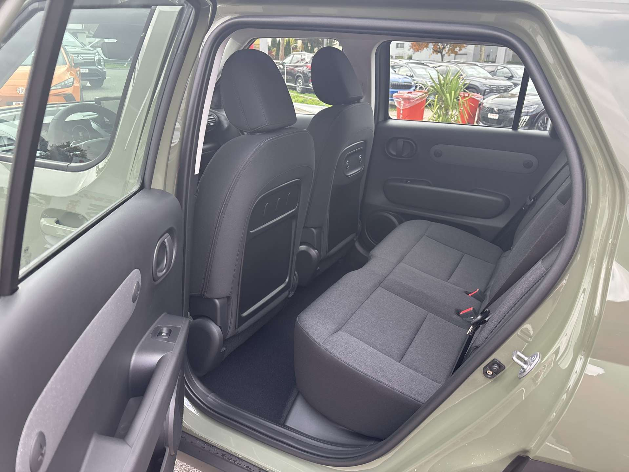 listing desktop thumbnail image 5