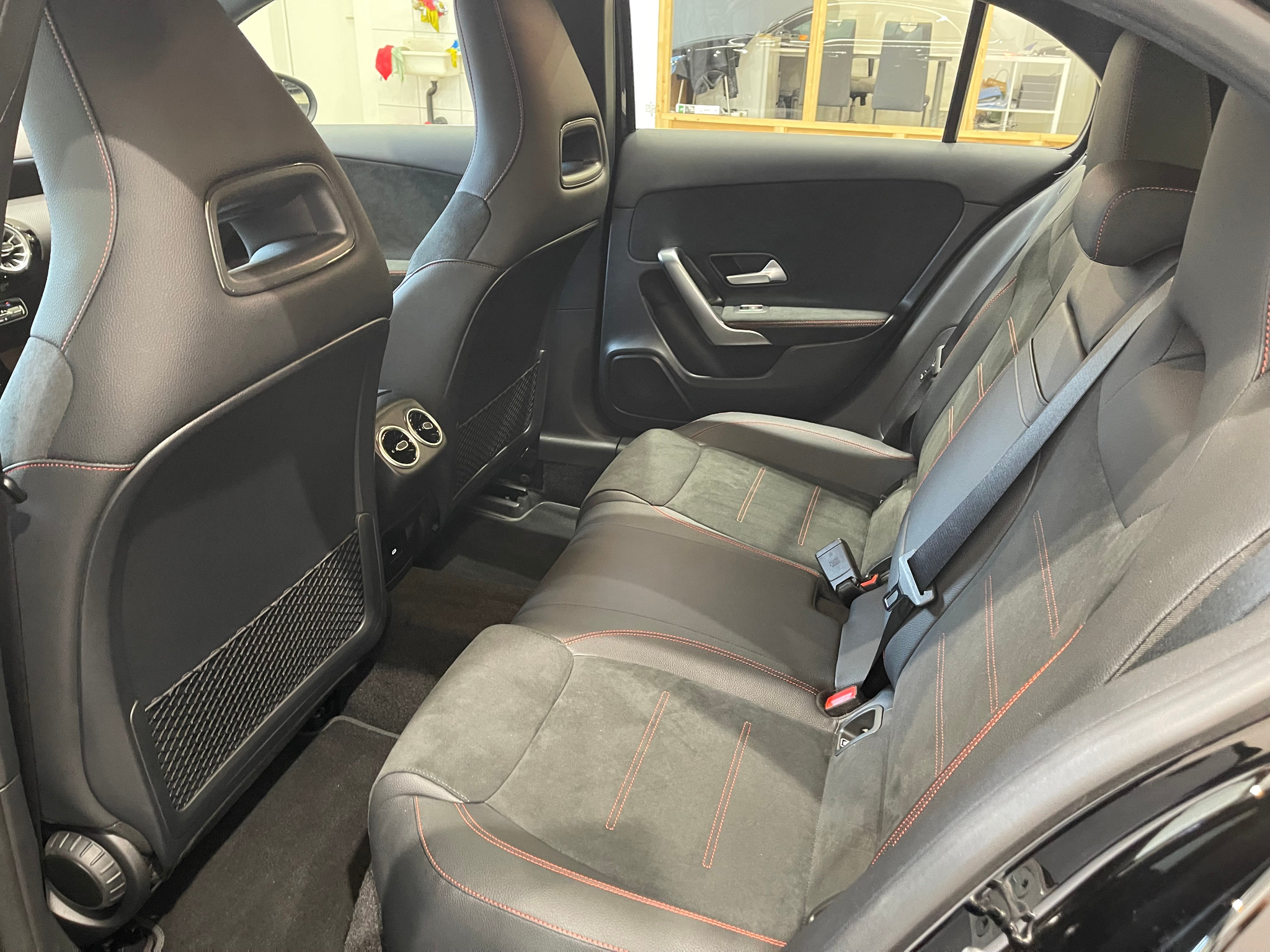 listing desktop thumbnail image 11