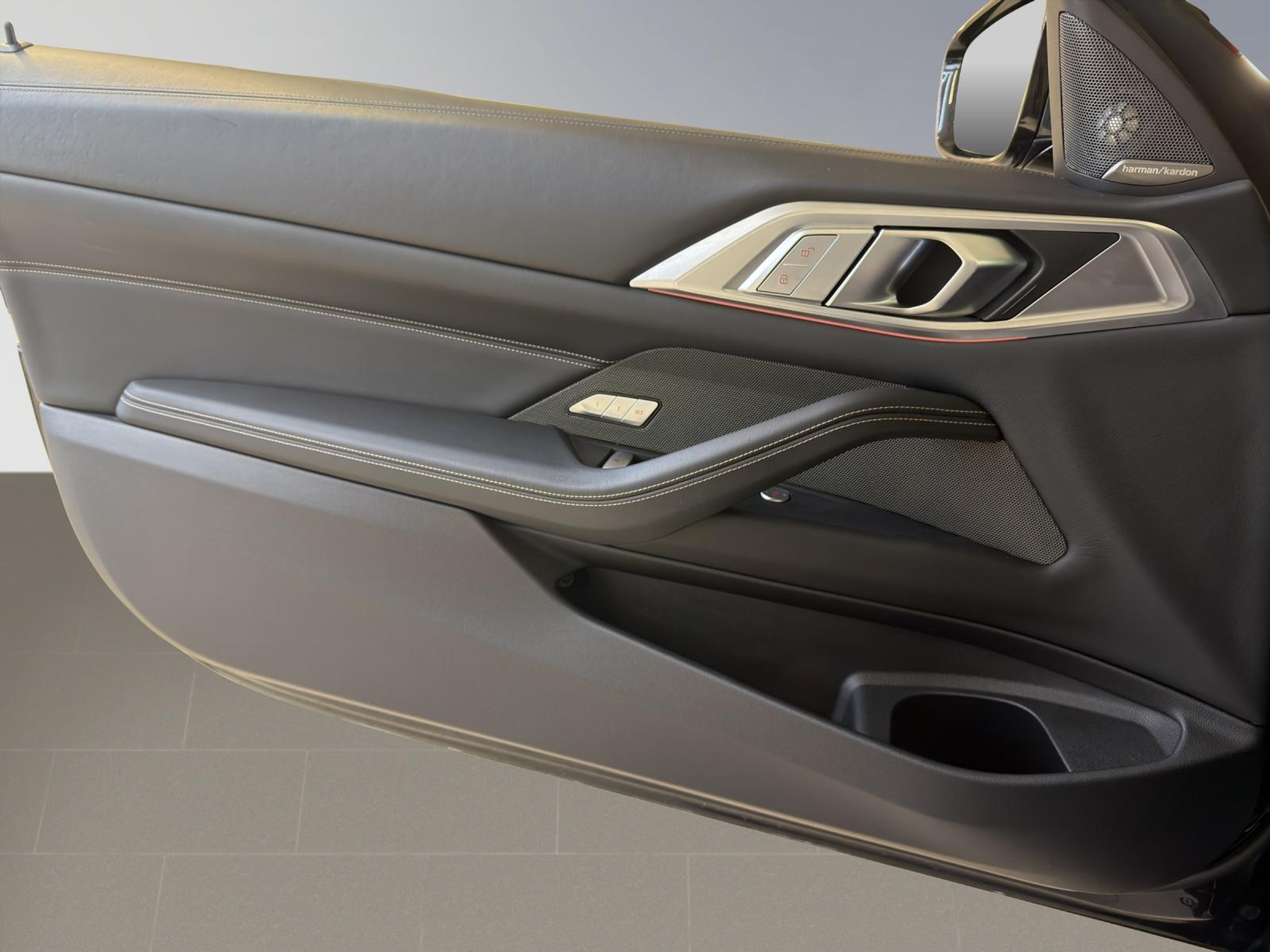 listing desktop thumbnail image 14