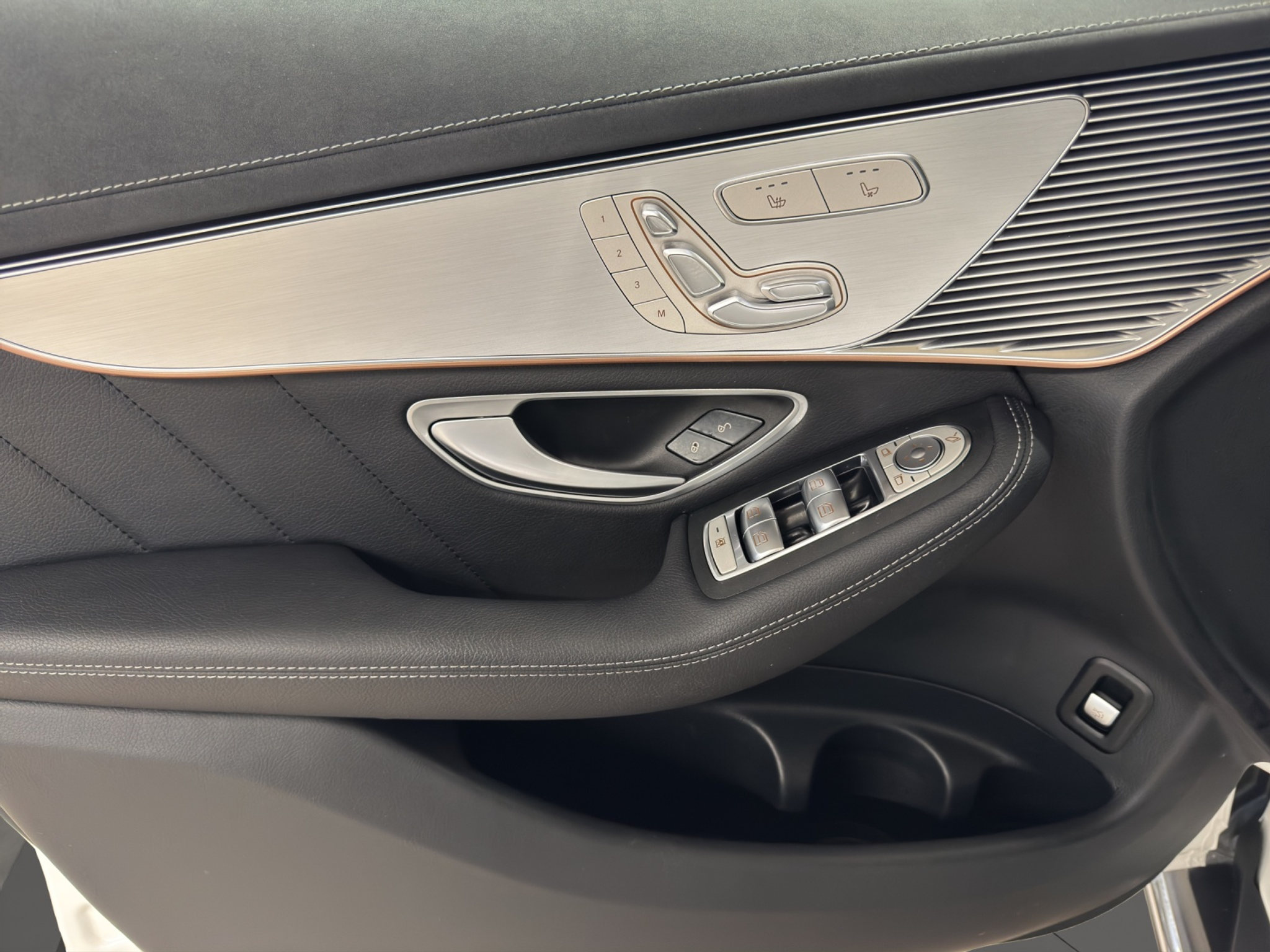 listing desktop thumbnail image 9