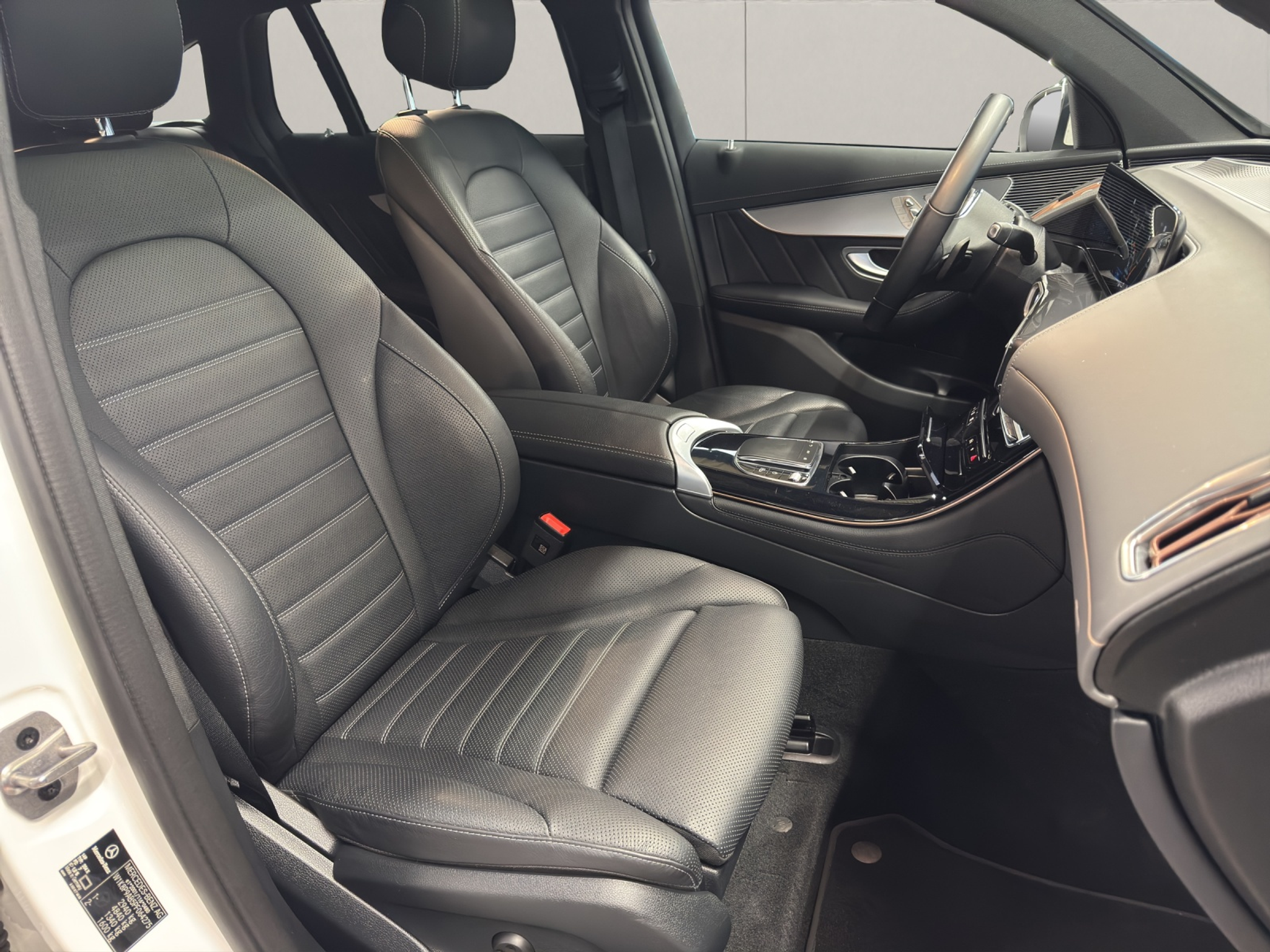 listing desktop thumbnail image 8