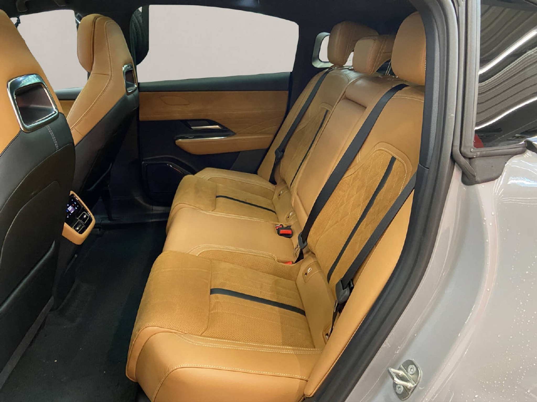 listing desktop thumbnail image 9